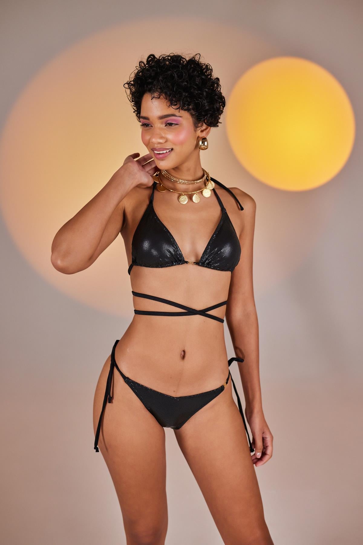 Image of Özel Yapım Parlak Kumaşlı H Aksesuarlı V Kesim Ivory Bikini Altı Siyah