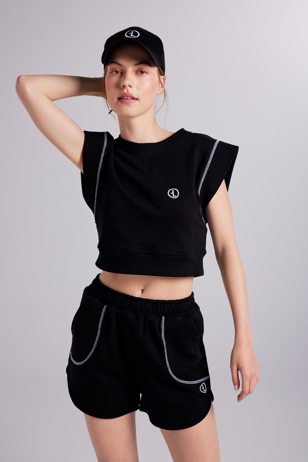 Image of Crop Kesim Kontrast Dikişli Rhode Tshirt Siyah