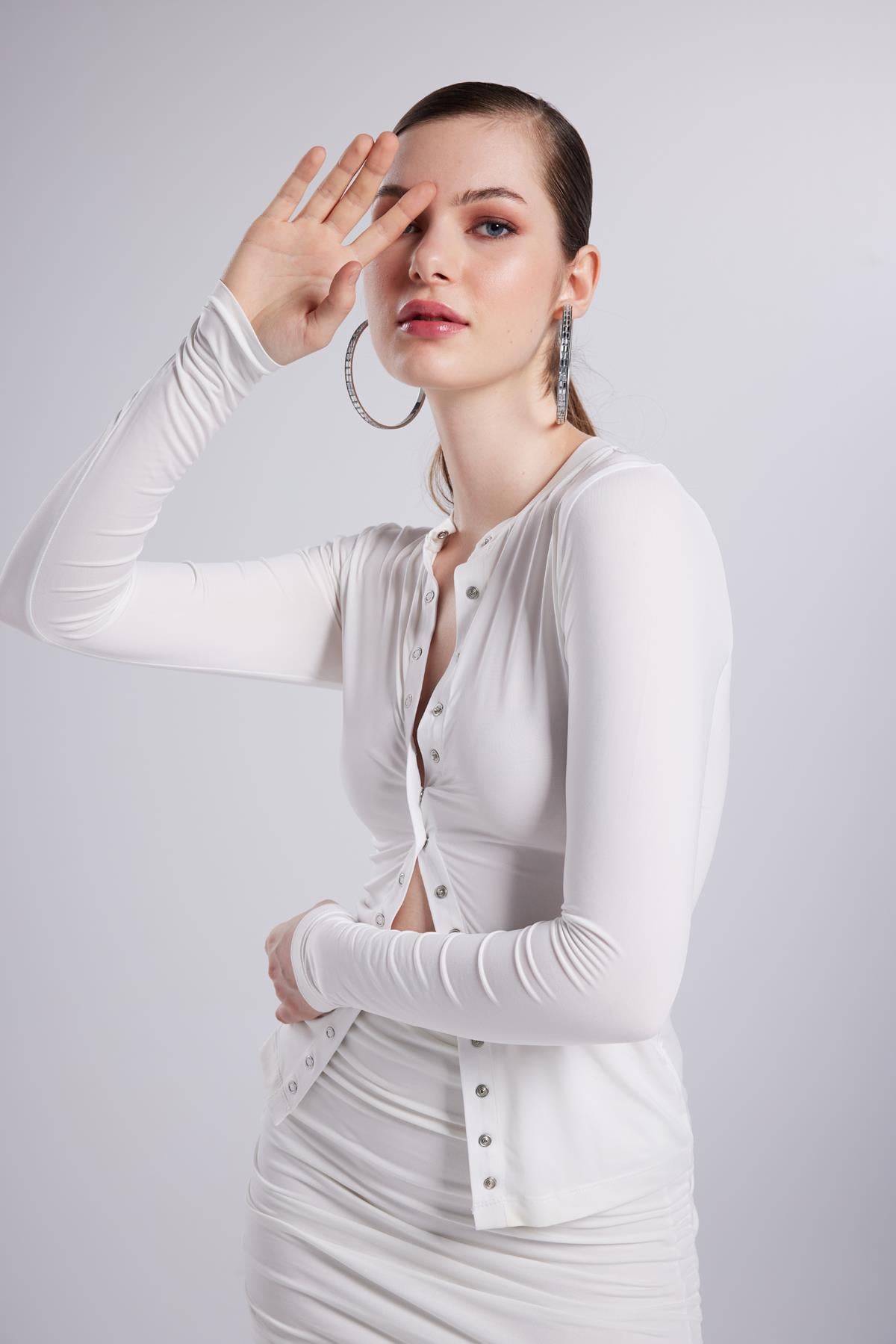 Image of Çıtçıtlı Uzun Kollu Anna Bluz Beyaz