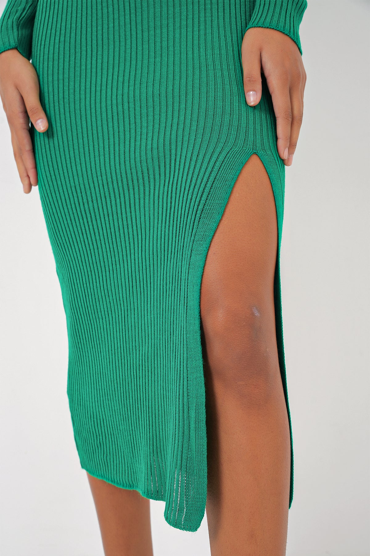 Image of Rochie tricotată cu crăpături 15828 - Verde
