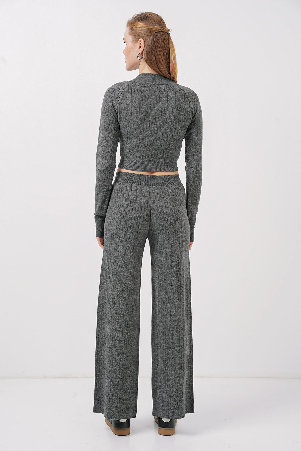 Image of Set 15905 Pulover Crop, Pantaloni și Tricotaj pentru Femei - Gri Închis