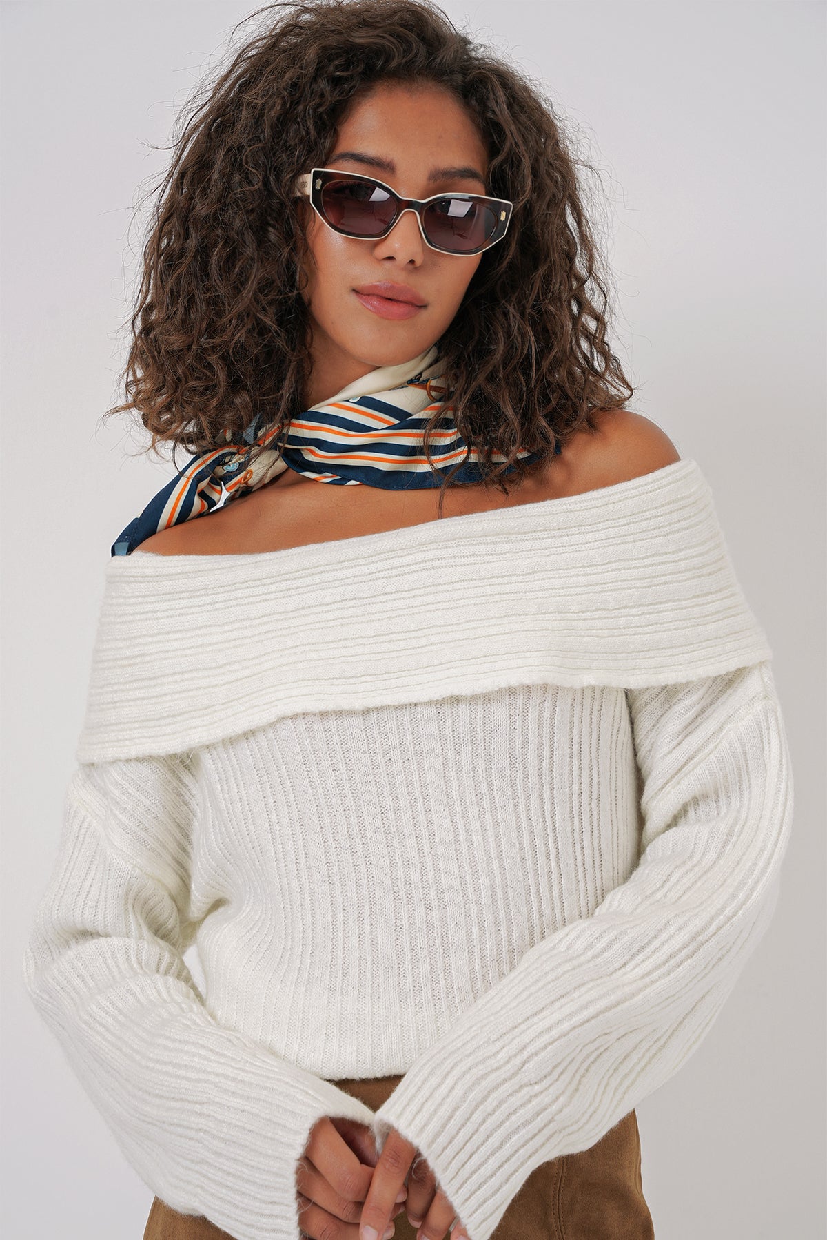 Image of 15908 Women's Off-Shoulder Oversize Knit Sweater - White