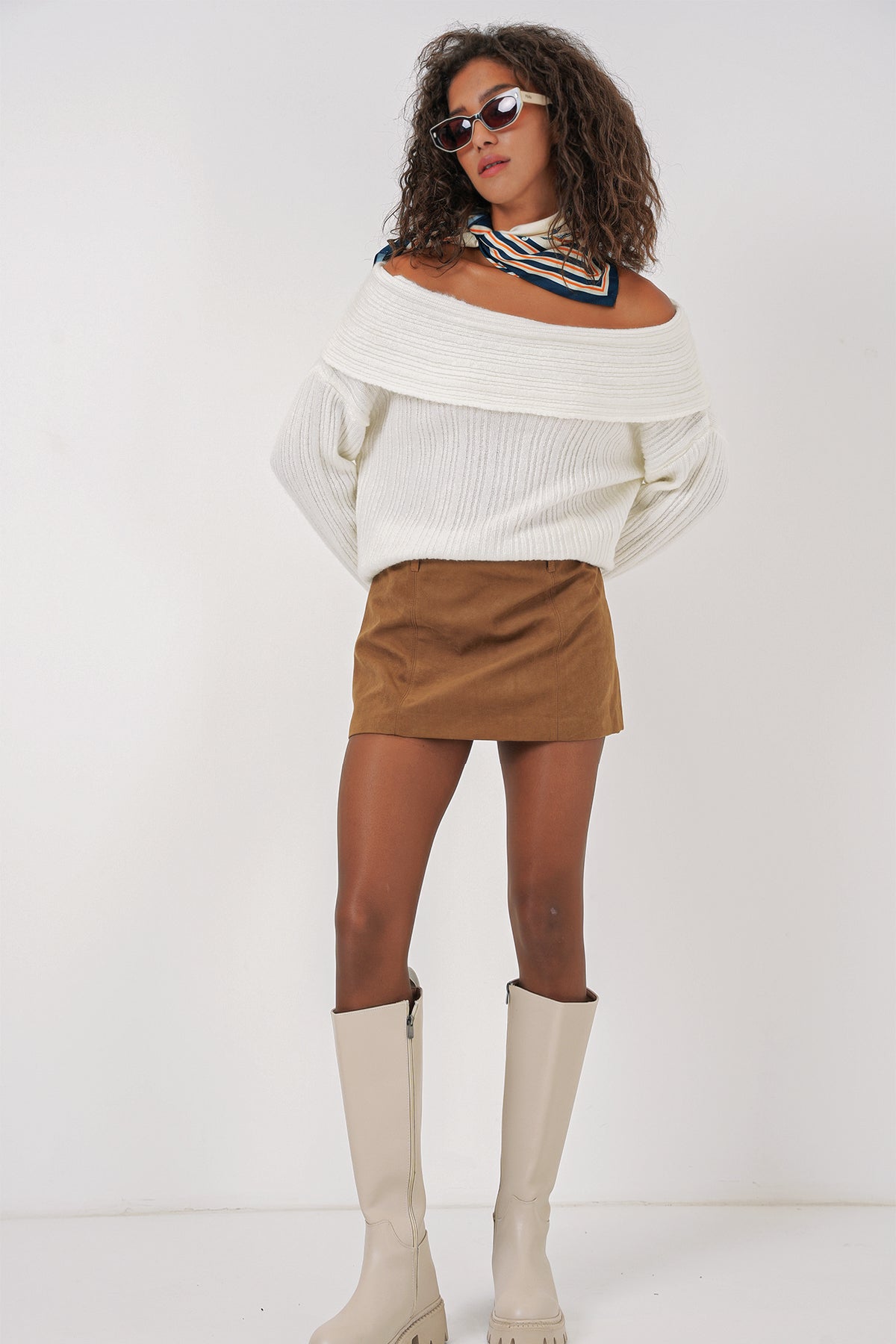 Image of 15908 Women's Off-Shoulder Oversize Knit Sweater - White