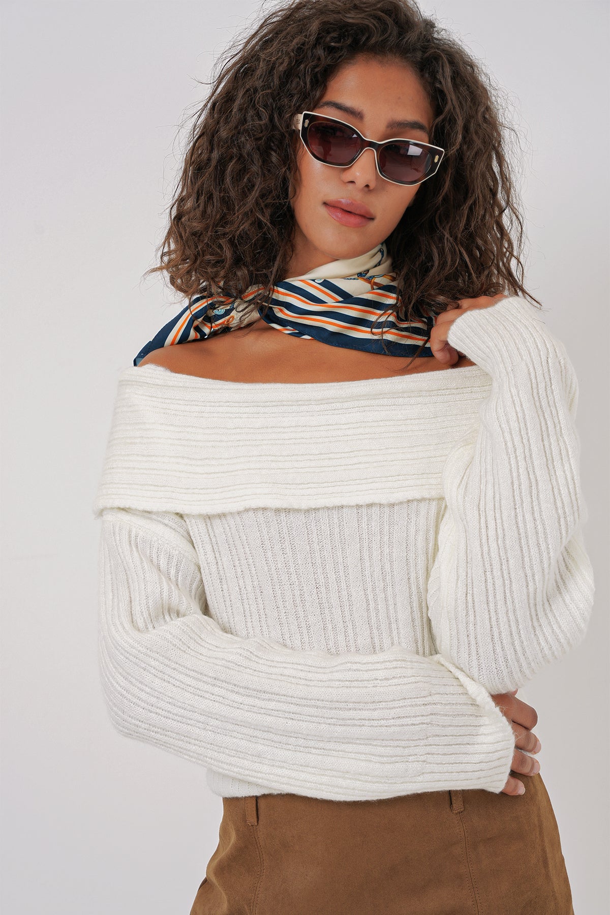 Image of 15908 Women's Off-Shoulder Oversize Knit Sweater - White