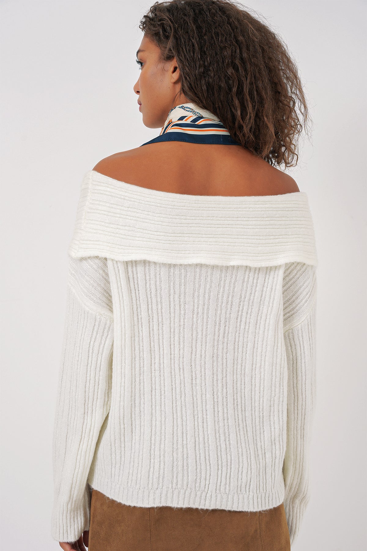 Image of 15908 Women's Off-Shoulder Oversize Knit Sweater - White