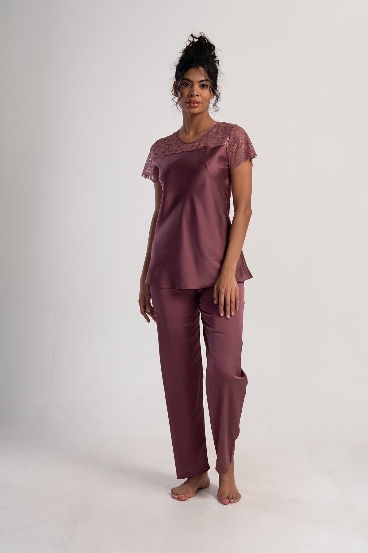 Image of KADIN SATEEN KISA KOL PIJAMA TAKIM