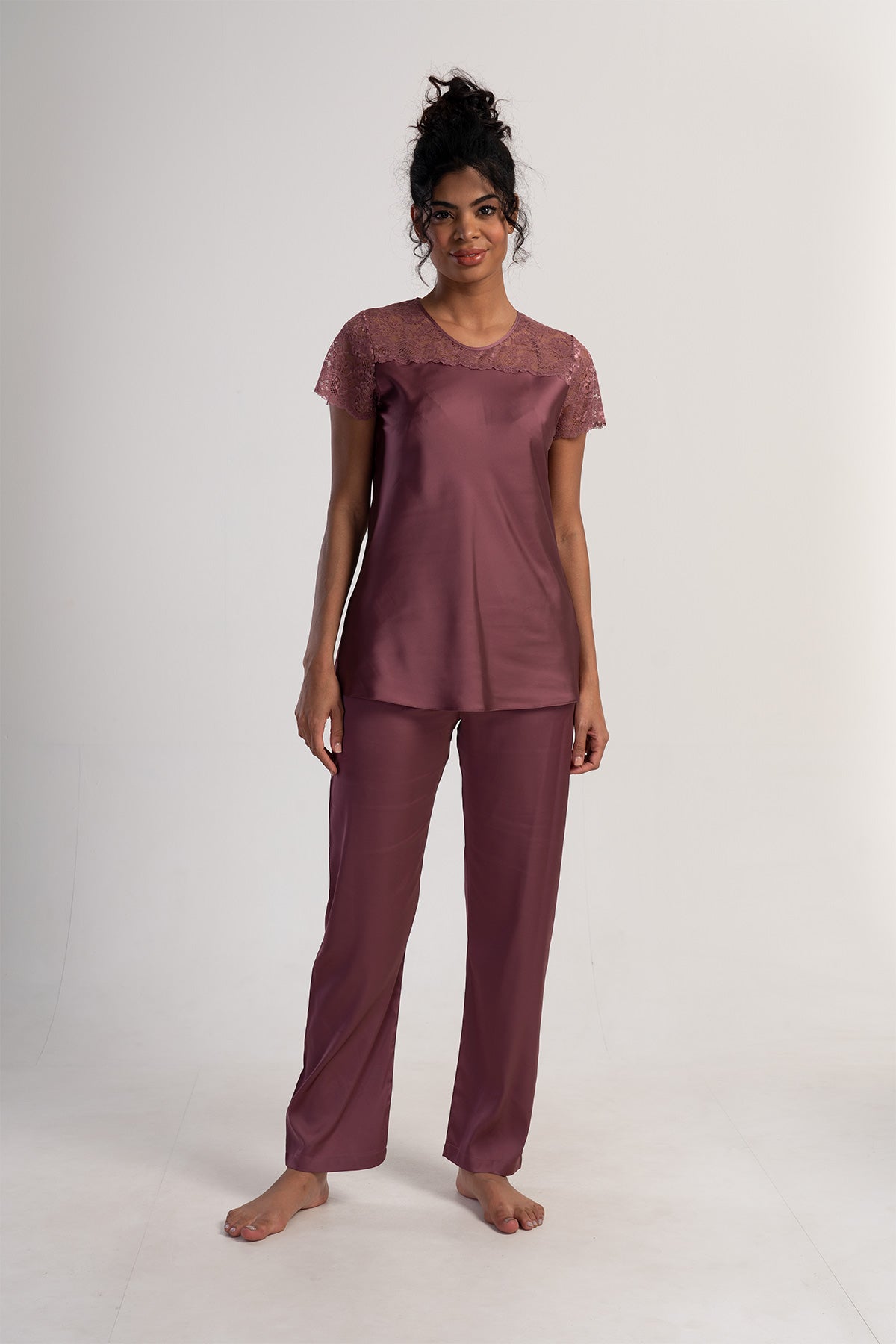 Image of KADIN SATEEN KISA KOL PIJAMA TAKIM