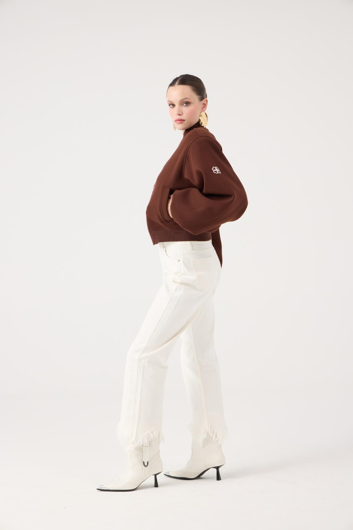 Image of Yüksek Bel, Düğme Kapamalı, Paça Fermuar Detaylı Swan Jean Pantolon Beyaz