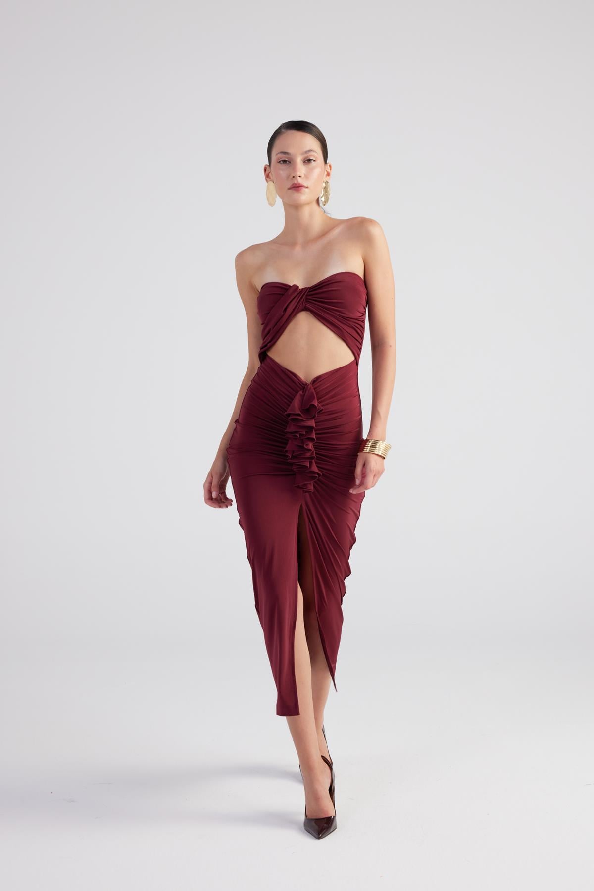 Image of Büzgü Detaylı Straplez Yırtmaçlı Hailey Elbise Bordo