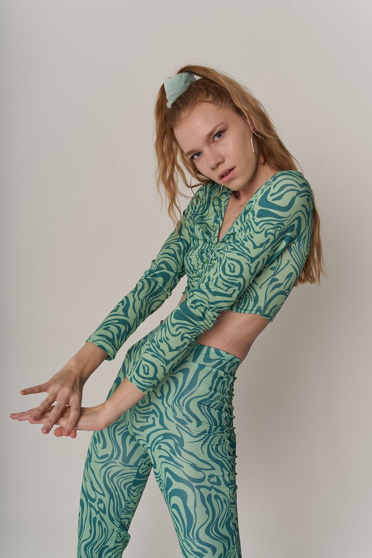 Image of Crop Model Esnek uzun Kol Volera Bluz Yeşil