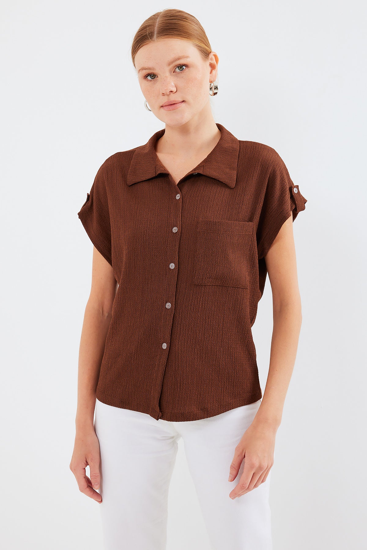 Image of 20256 Tricou cu mânecă dublă și mânecă scurtă cu manșete - Maro