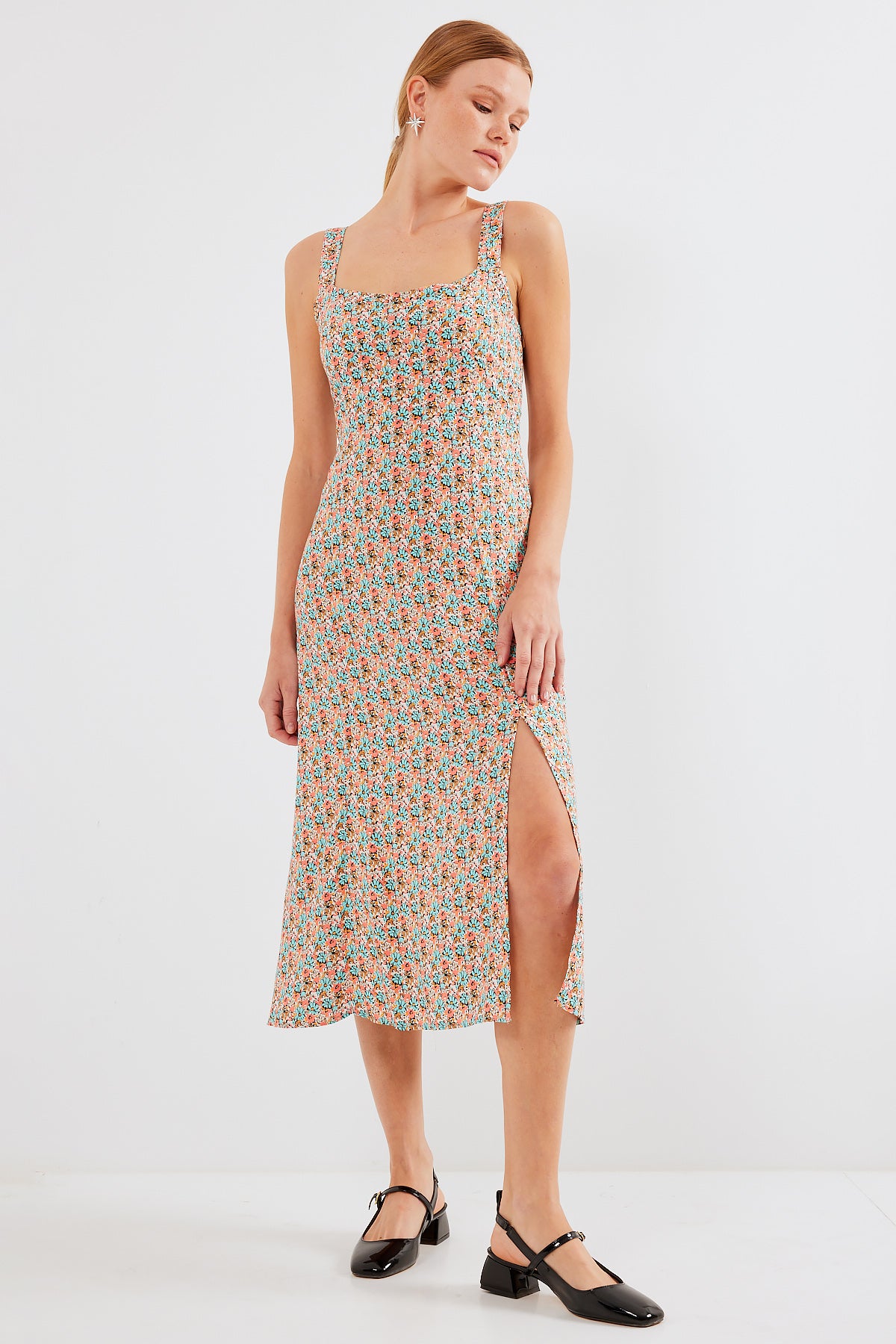 Image of Rochie 2282 din viscoză cu crăpătură și decolteu cu bretele - Multicoloră