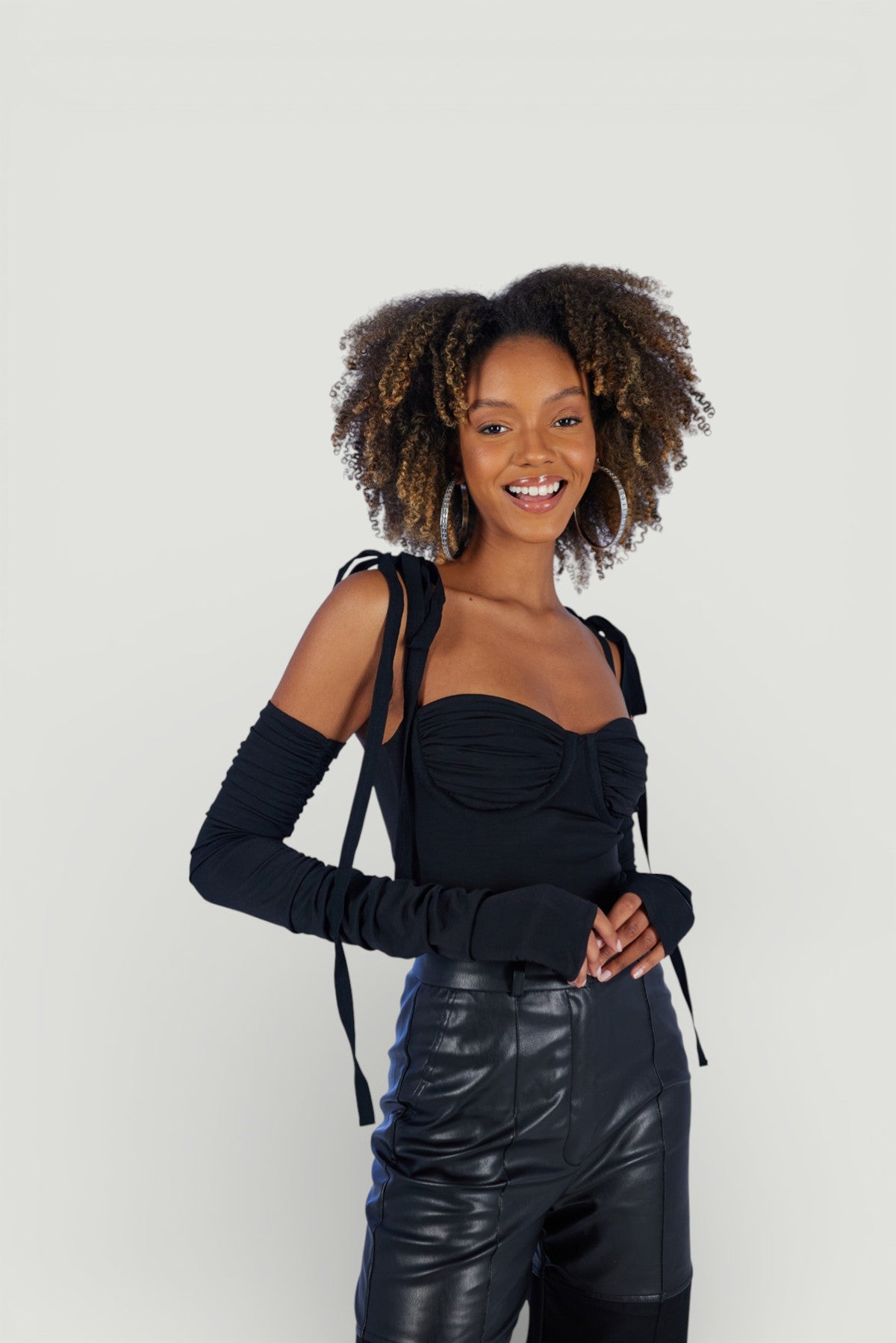 Image of Çıkarılabilir Kollu Fiyonk Bağlamalı Ribbon Bodysuit Siyah