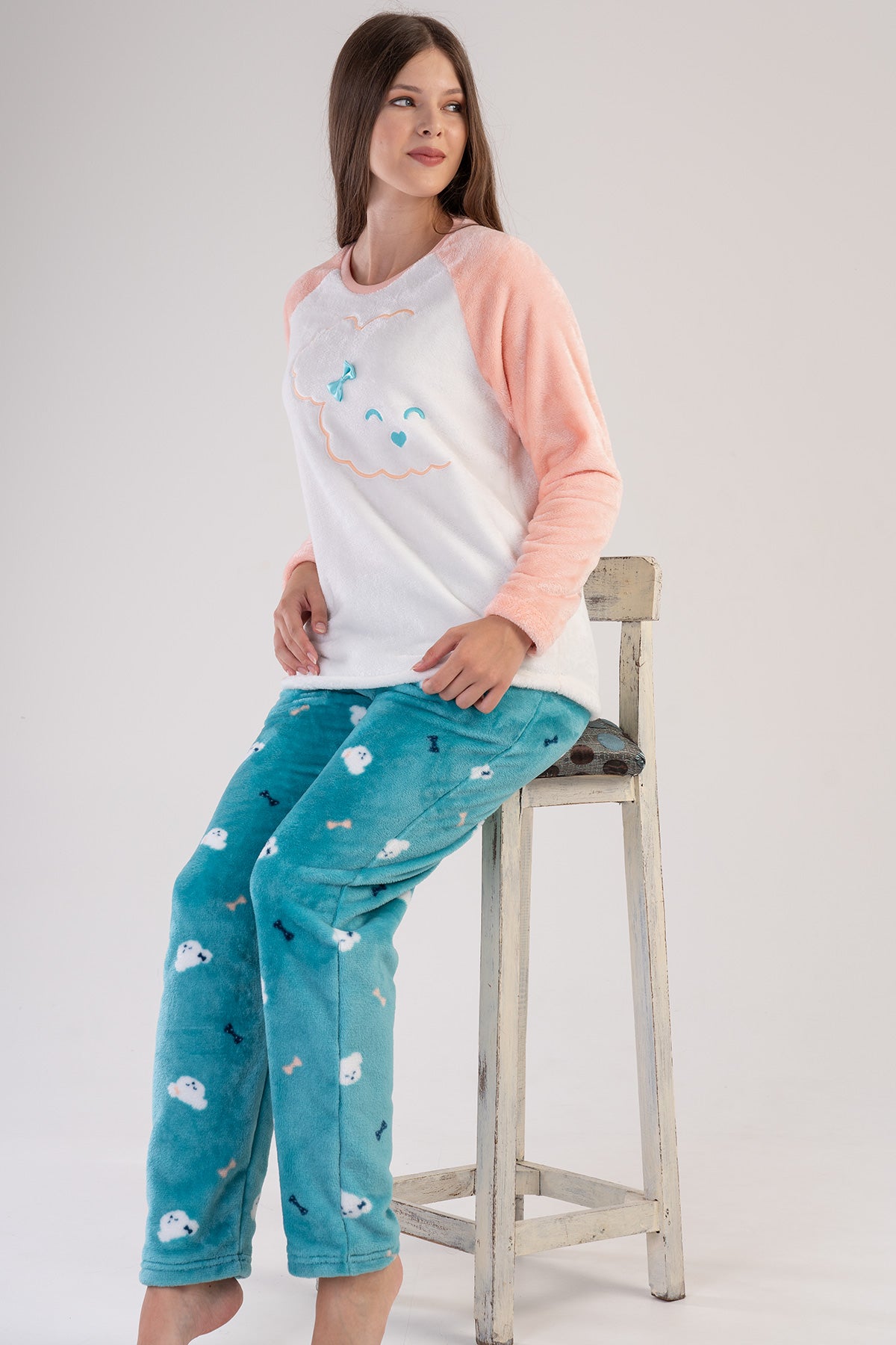 Image of KADIN SOFT O YAKA REGLAN UZUN KOL ETEGI OVAL CEPLI PIJAMA TAKIM