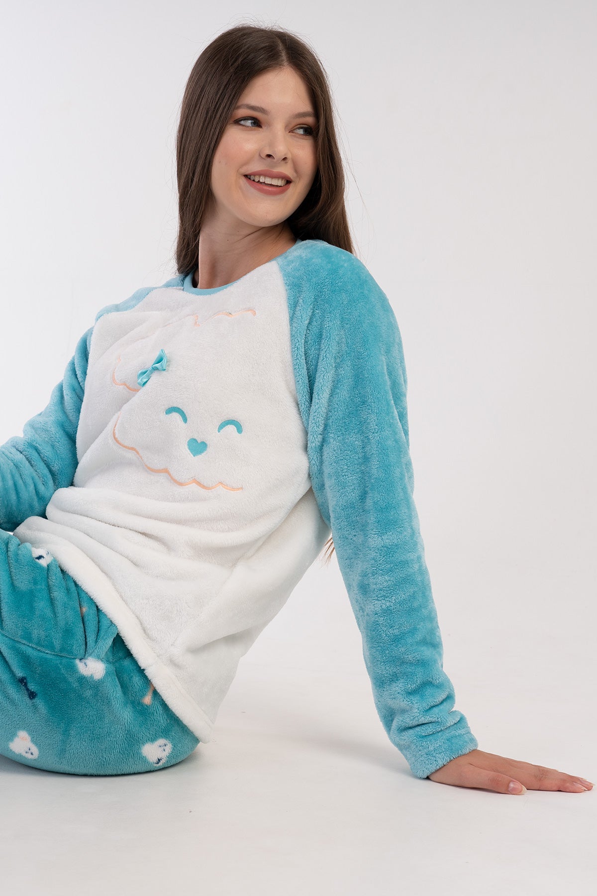 Image of KADIN SOFT O YAKA REGLAN UZUN KOL ETEGI OVAL CEPLI PIJAMA TAKIM