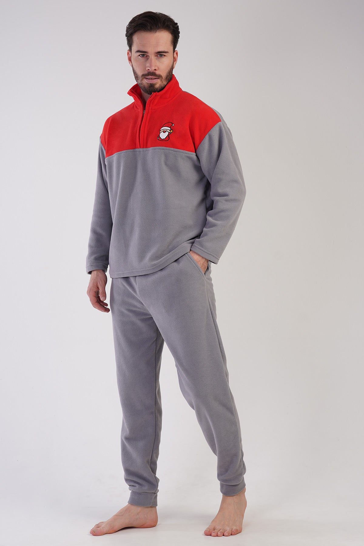 Image of CEPLI ERKEK POLAR YAKALI DUSUK OMUZLU UZUN KOL FERMUARLI MANSETLI CEPLI PIJAMA TAKIM