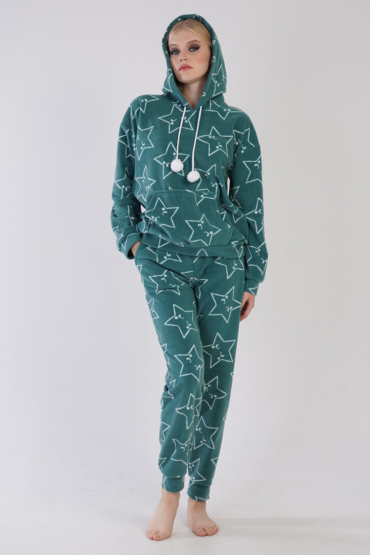 Image of KADIN POLAR KAPSONLU DUSUK OMUZLU KANGURU CEPLI MANSETLI CEPLI PIJAMA TAKIM