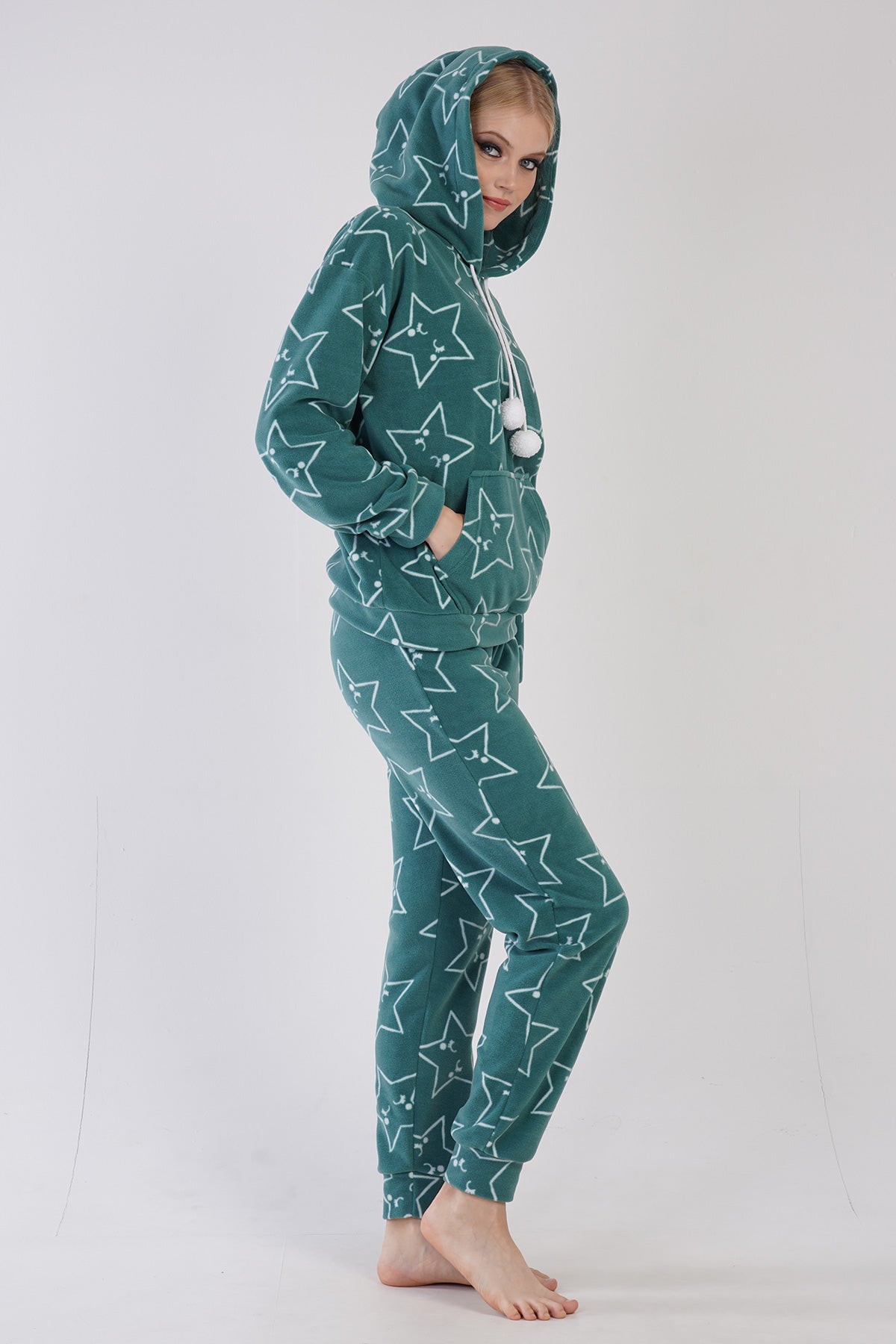 Image of KADIN POLAR KAPSONLU DUSUK OMUZLU KANGURU CEPLI MANSETLI CEPLI PIJAMA TAKIM