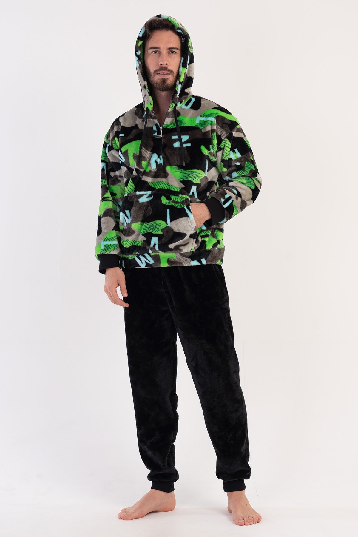 Image of ERKEK SOFT KAPSONLU DUSUK OMUZLU YARIM FERMUARLI UZUN KOL KANGURU CEPLI MANSETLI PIJAMA TAKIM