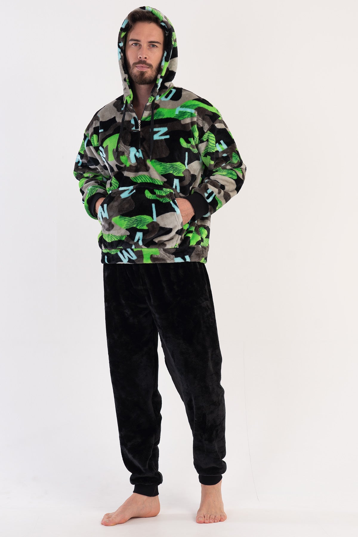 Image of ERKEK SOFT KAPSONLU DUSUK OMUZLU YARIM FERMUARLI UZUN KOL KANGURU CEPLI MANSETLI PIJAMA TAKIM