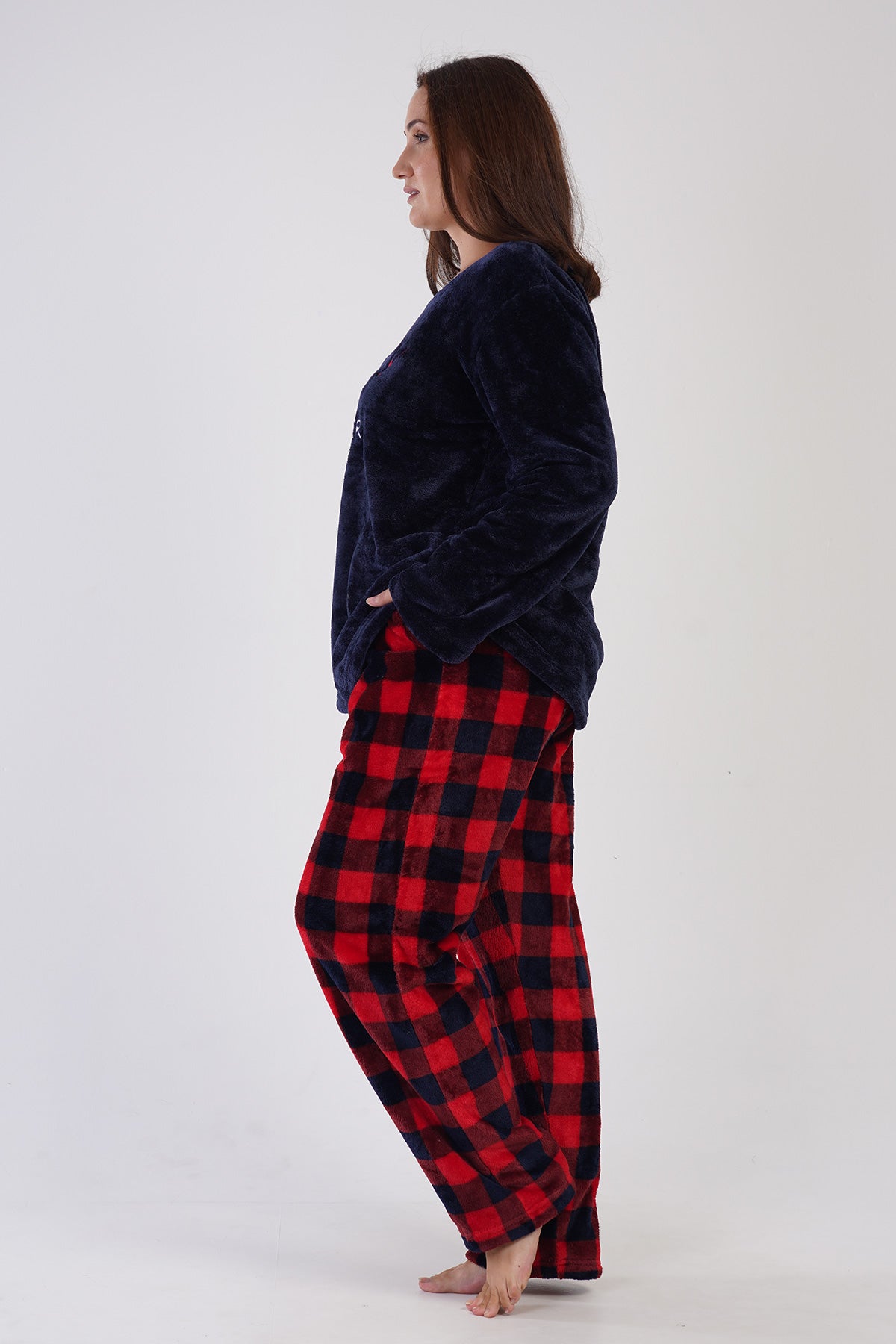 Image of KADIN SOFT XXL O YAKA UZUN KOL ETEGI OVAL CEPLI PIJAMA TAKIM