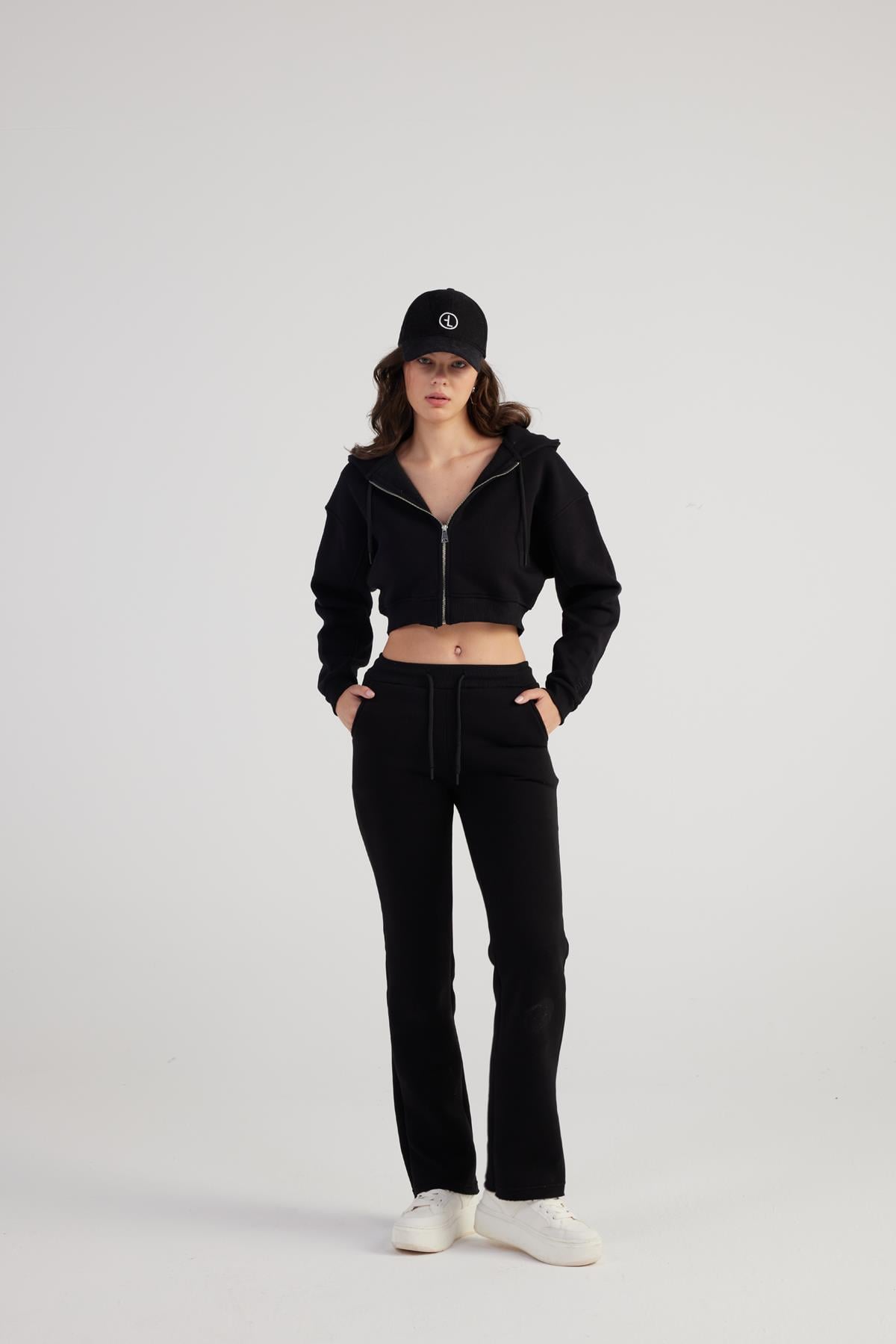 Image of Kadın Siyah Kapüşonlu Uzun Kol Fermuarlı Crop Mixed Sweat