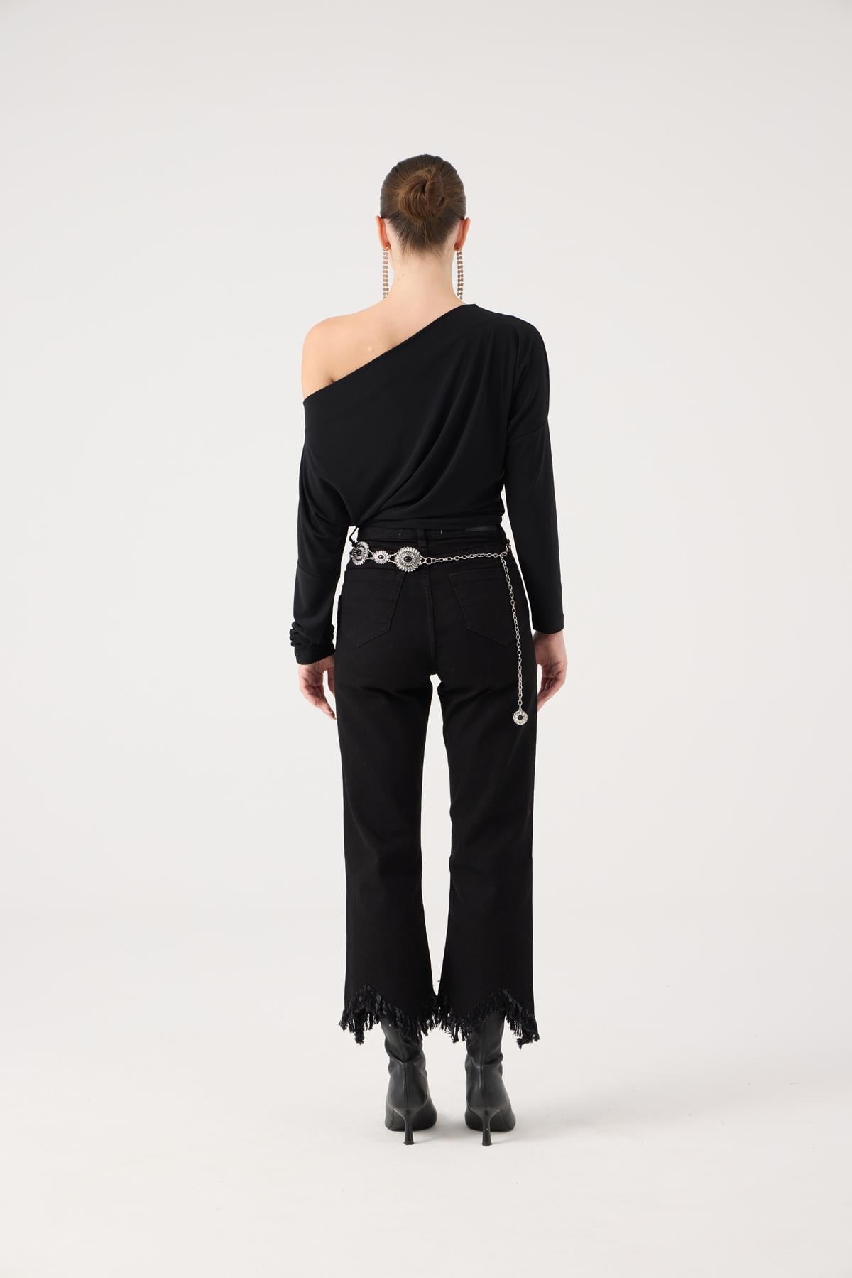 Image of Yüksek Bel, Düğme Kapamalı, Paça Fermuar Detaylı Swan Jean Pantolon Siyah