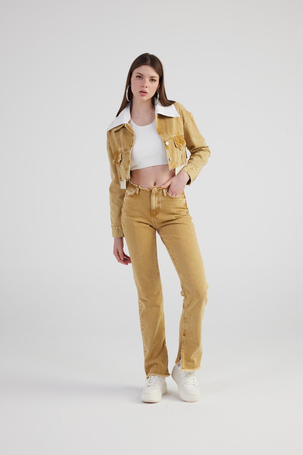 Image of Mermer Desenli Kırçıl Detaylı Straight Kesim Paça Yırtmaçlı Rusted Jean Pantolon Camel