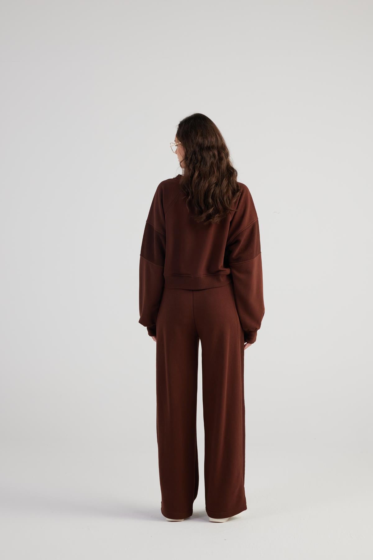 Image of Bisiklet Yaka Şardonsuz Crop Cali Sweatshirt Kahve