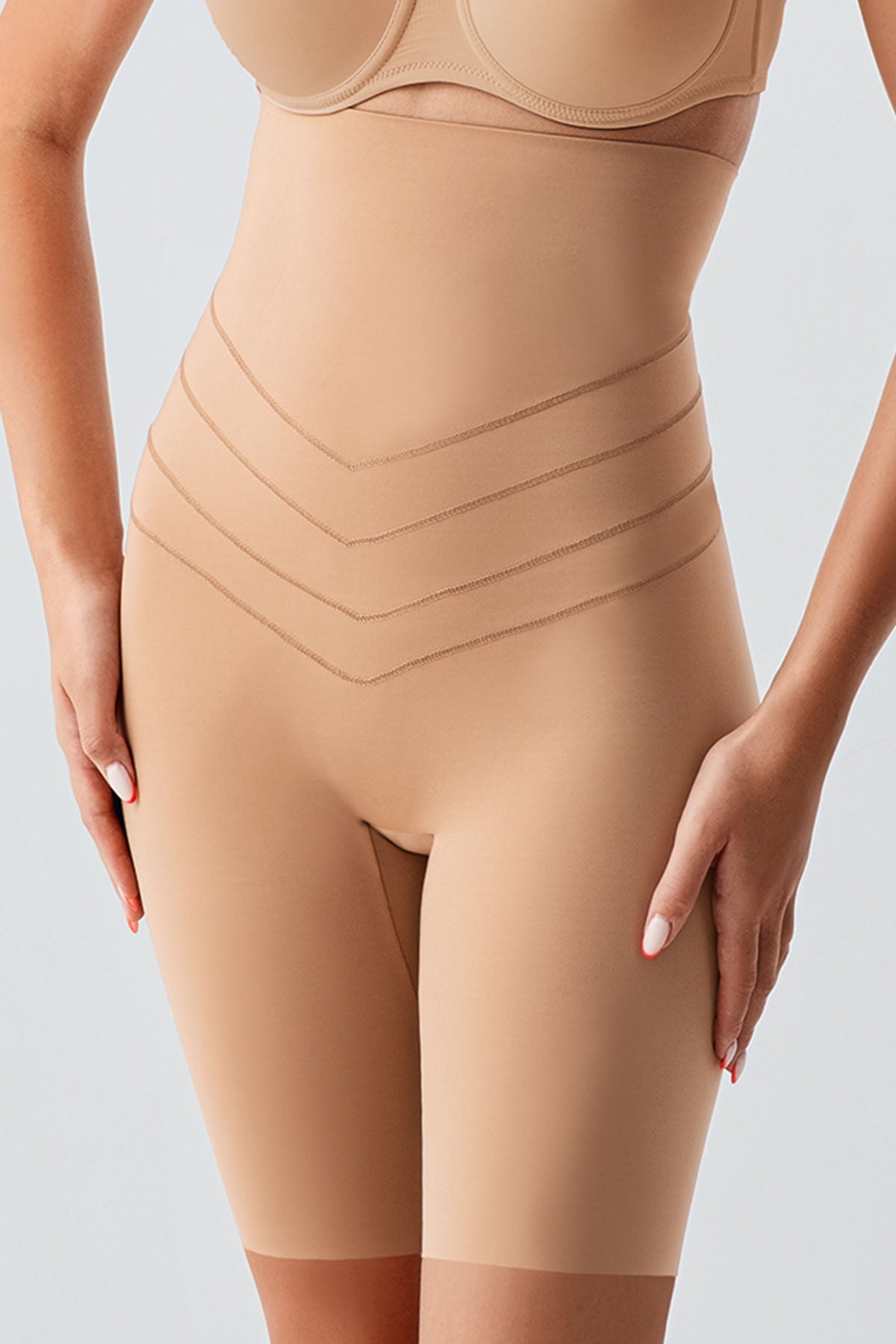 Image of Pantaloni scurți cu semi-corset pentru femei