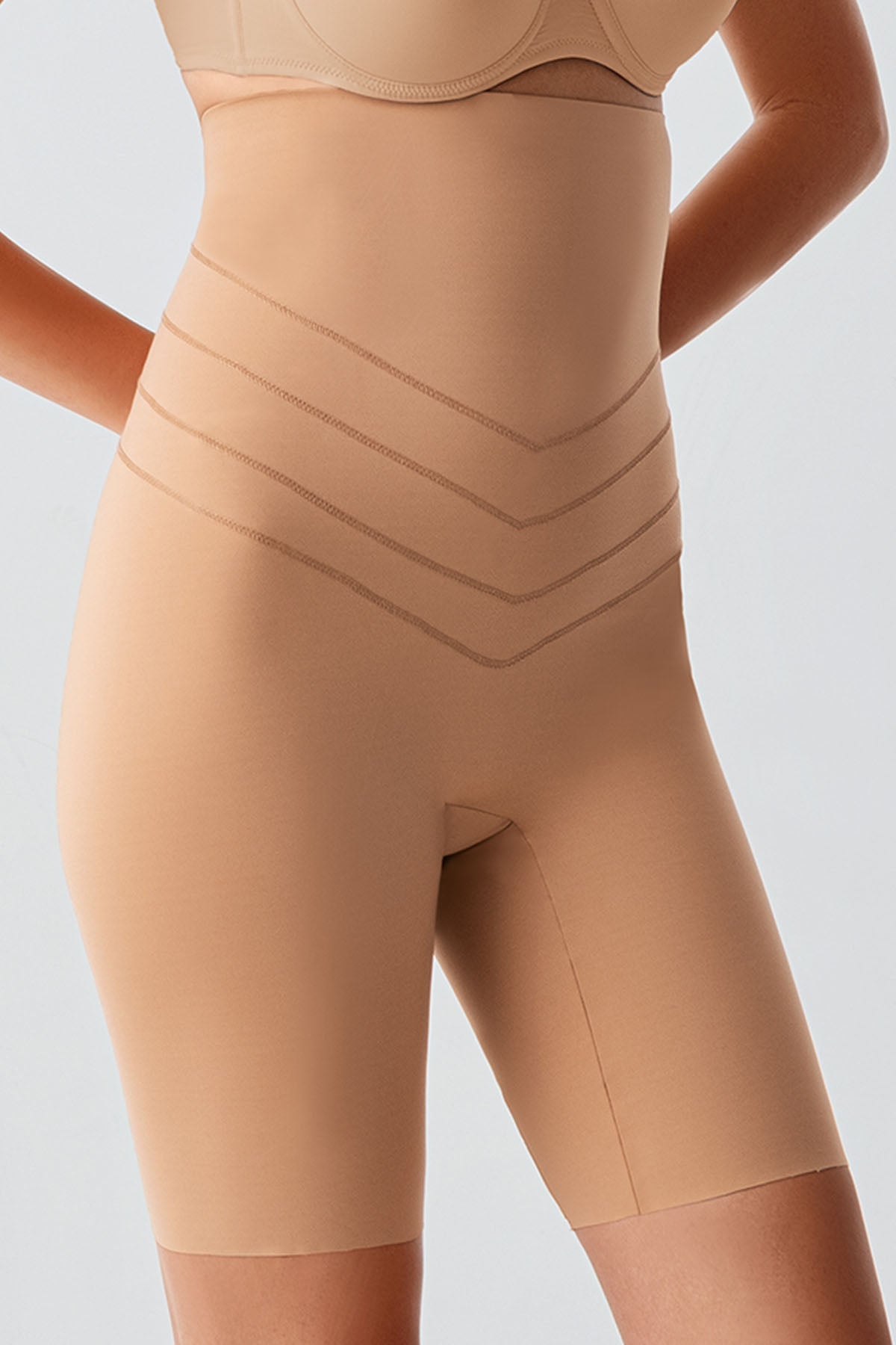 Image of Pantaloni scurți cu semi-corset pentru femei