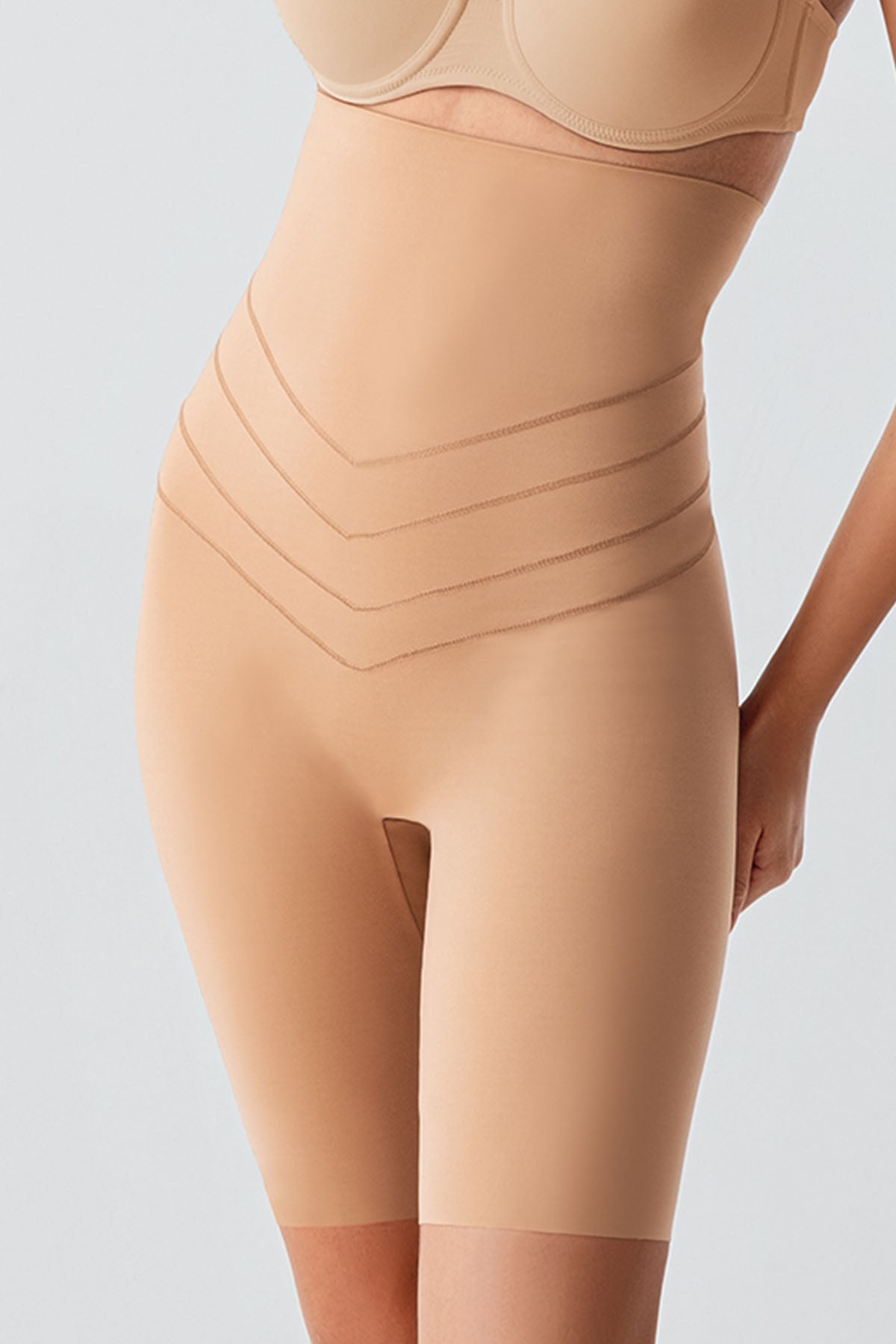 Image of Pantaloni scurți cu semi-corset pentru femei
