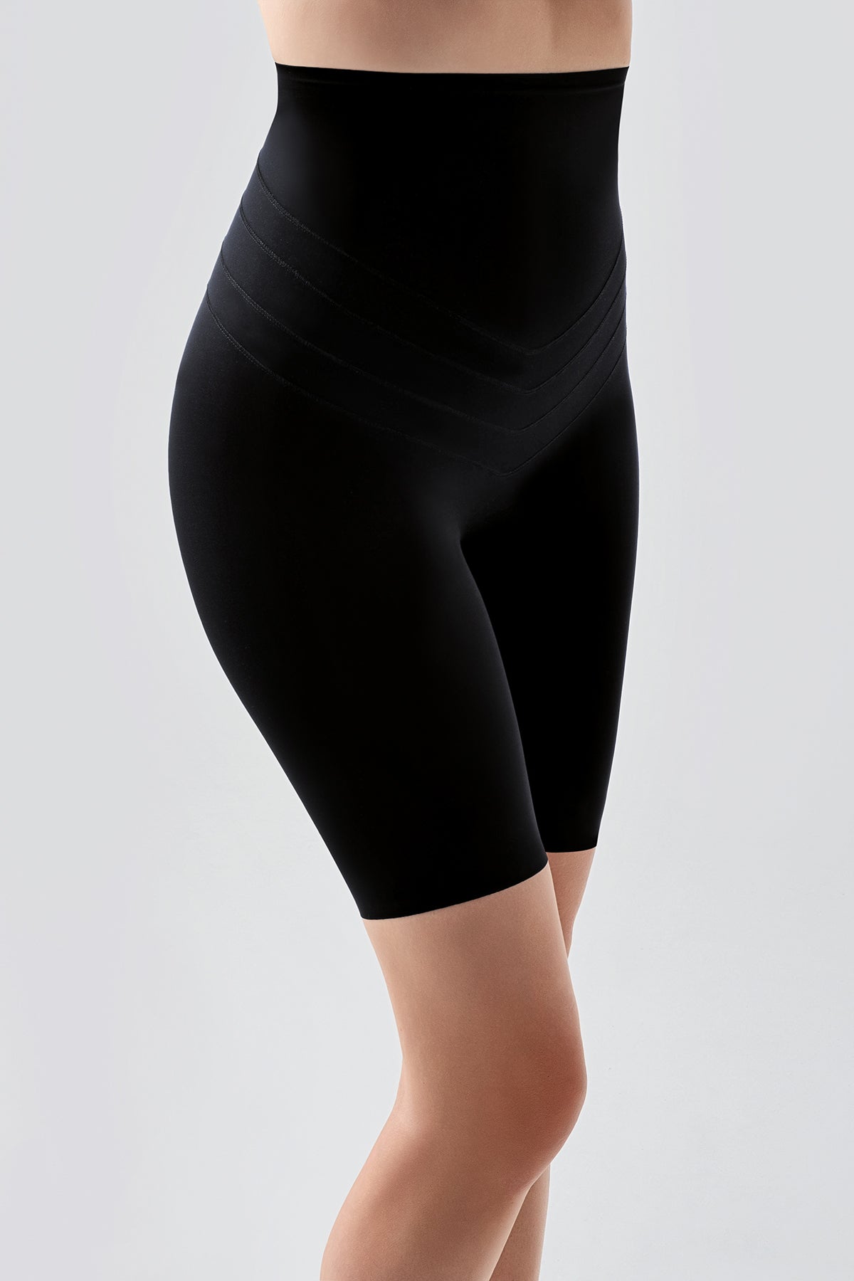Image of Pantaloni scurți cu semi-corset pentru femei