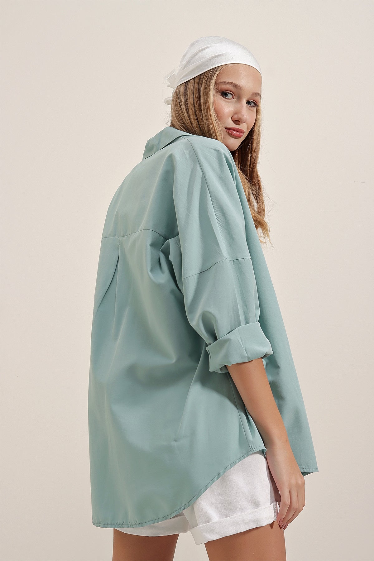 Image of 3900 Oversize Uzun Basic Gömlek - Su Yeşili