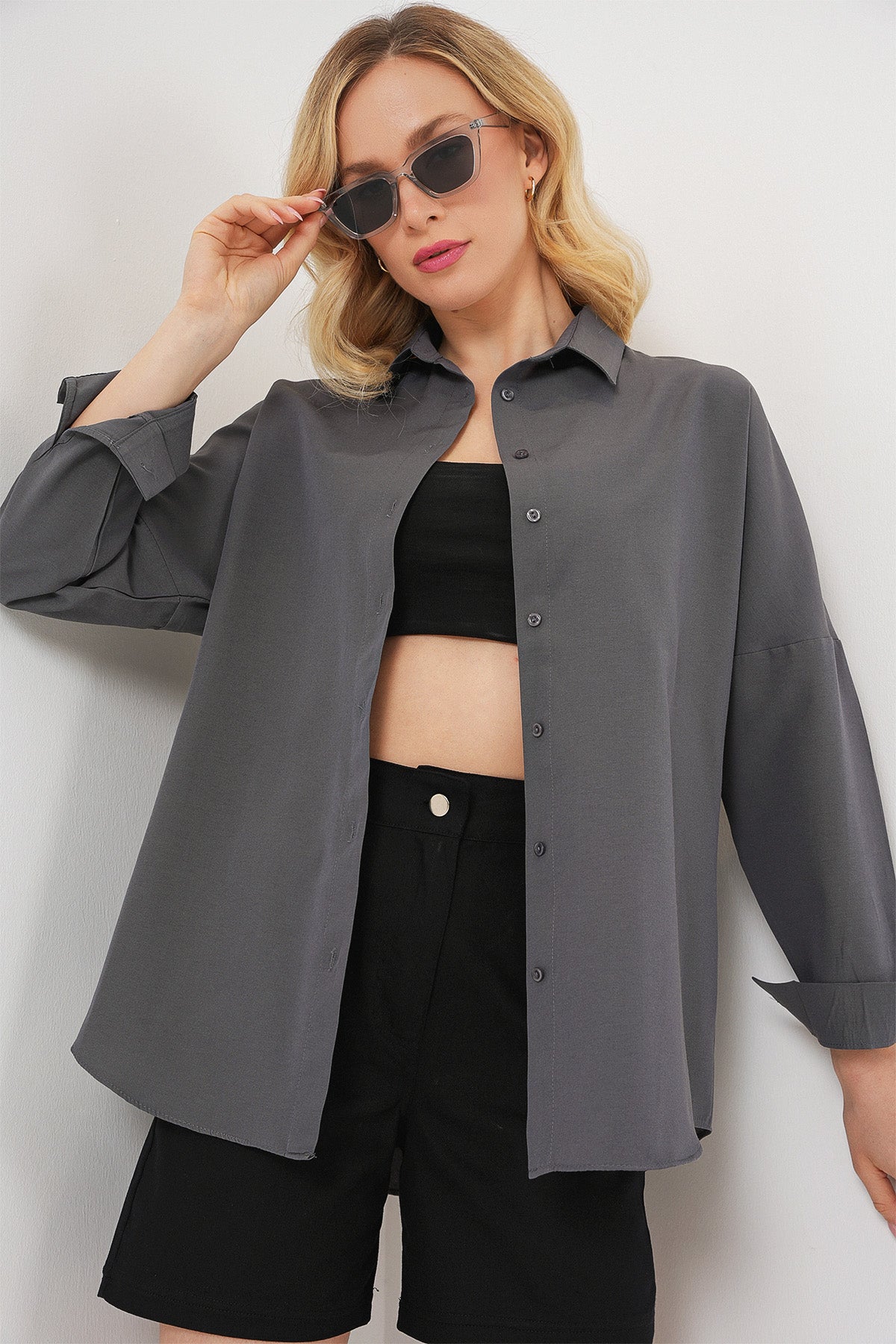 Image of Kadın Gri Düz Oversize Uzun Basic Gömlek 3900