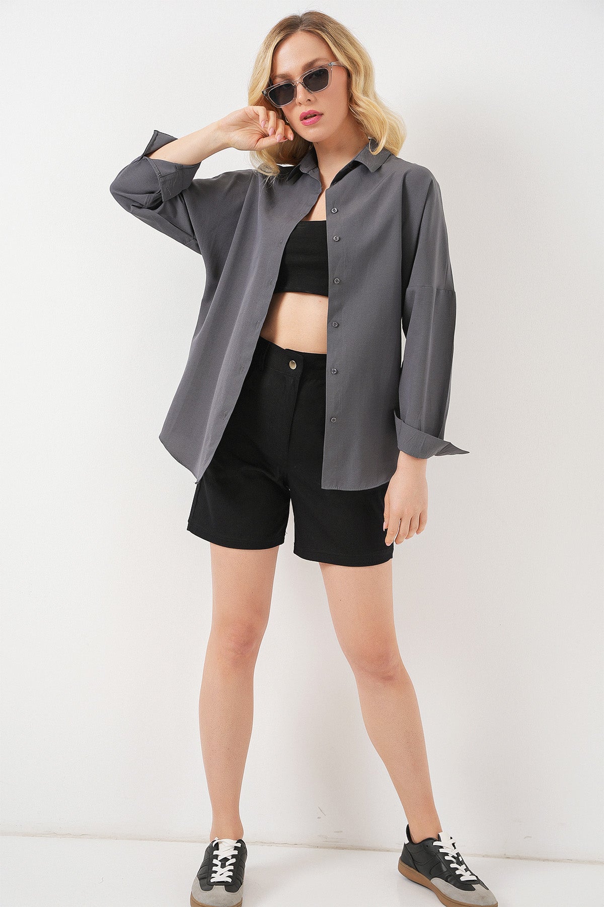 Image of Kadın Gri Düz Oversize Uzun Basic Gömlek 3900