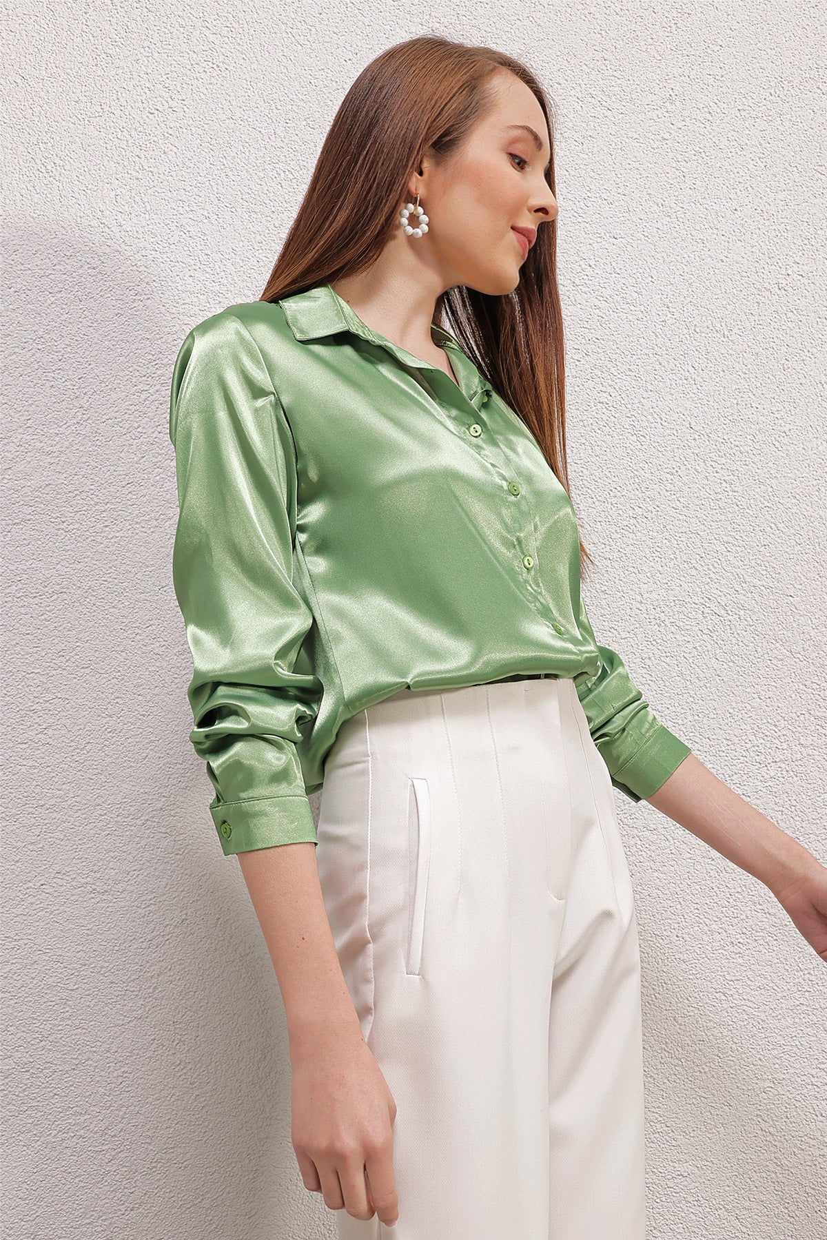 Image of 3964 Cămașă din satin ușor drapat - Verde deschis