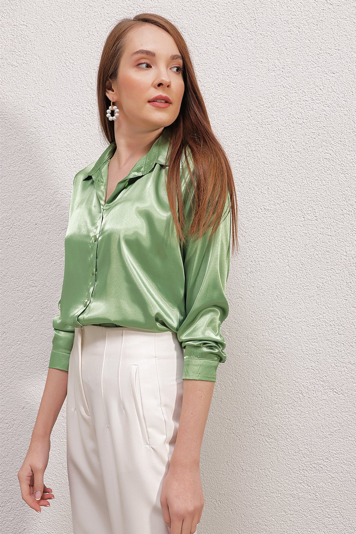 Image of 3964 Cămașă din satin ușor drapat - Verde deschis