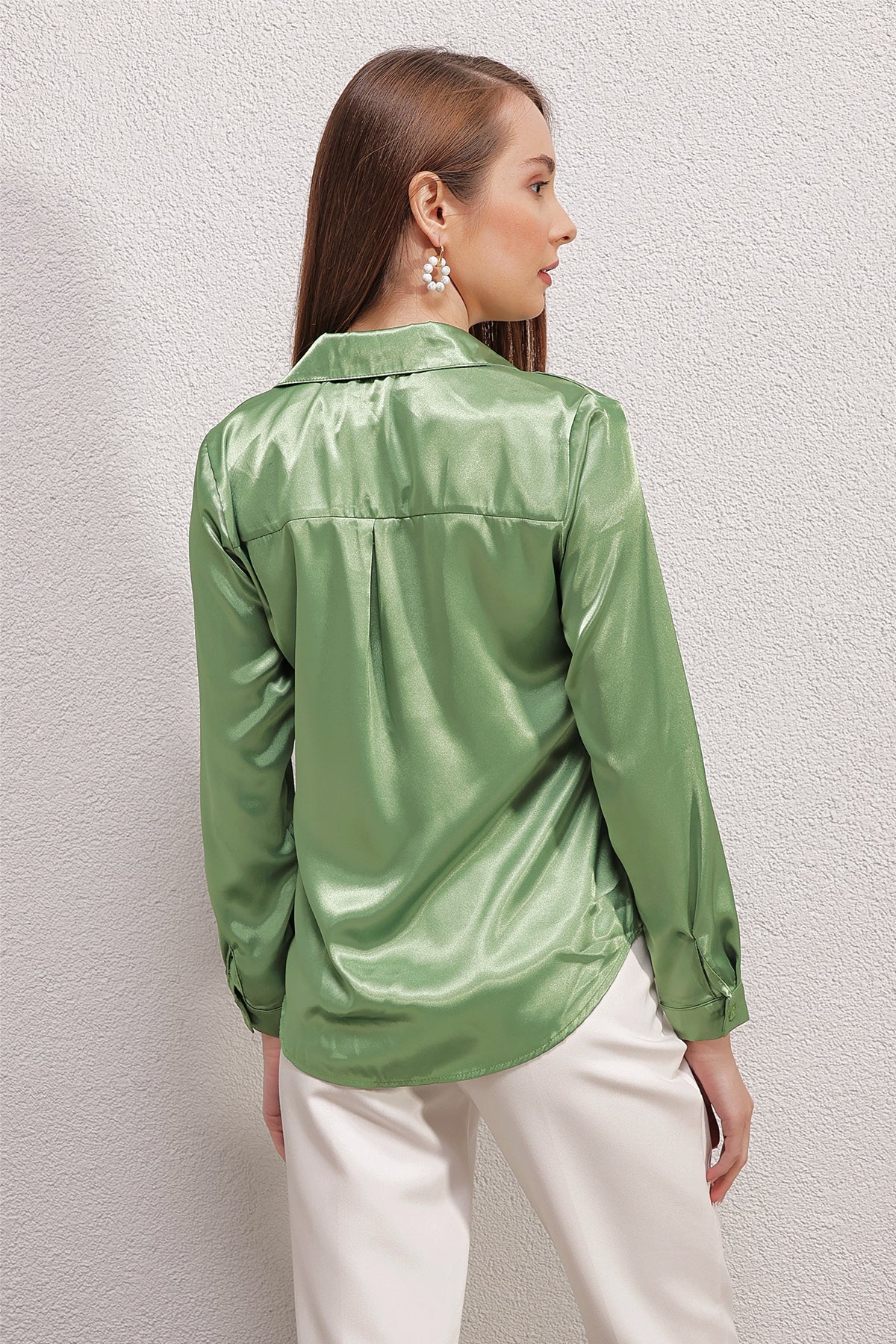 Image of 3964 Cămașă din satin ușor drapat - Verde deschis