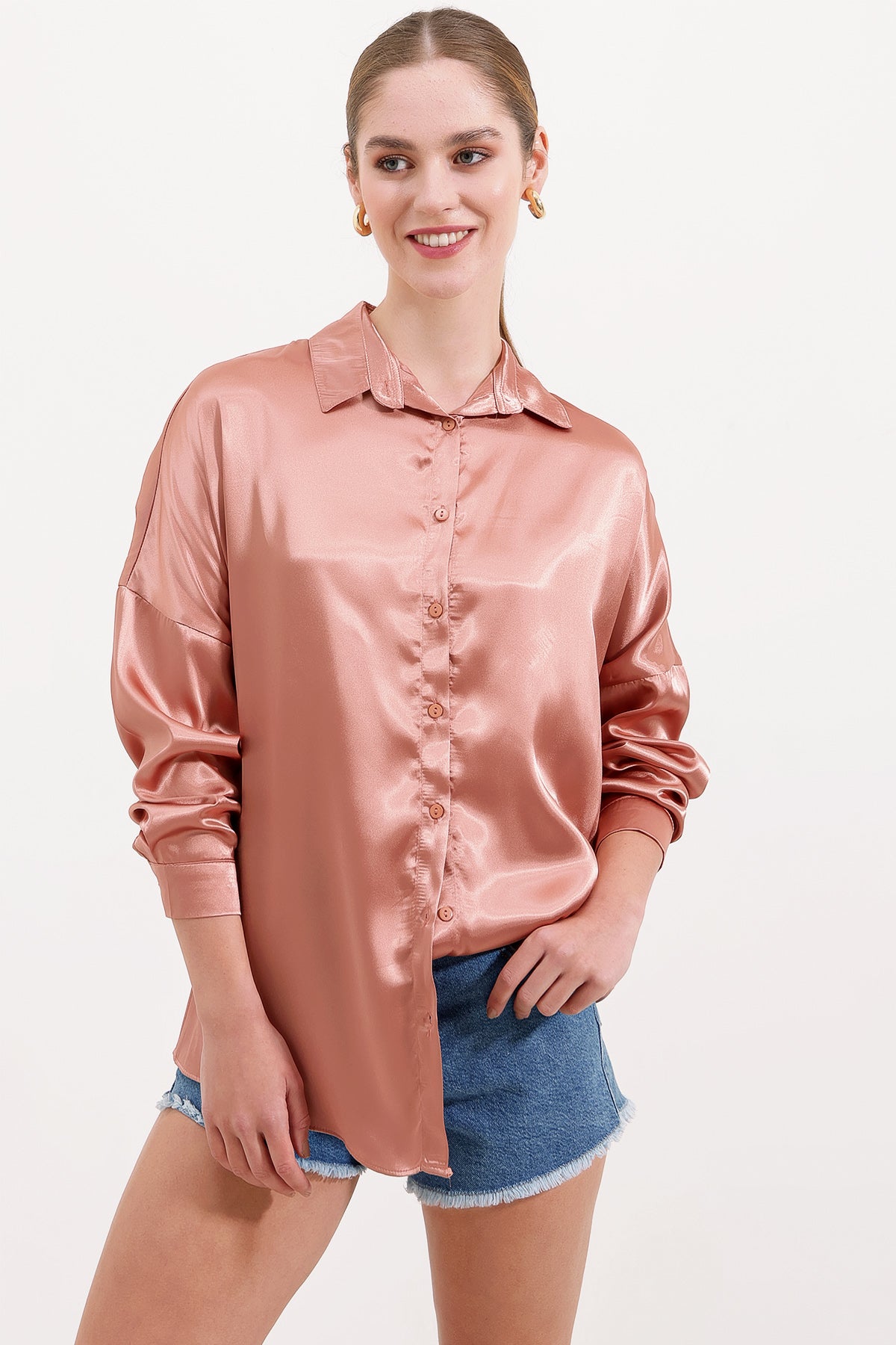 Image of 3985 Oversize Satin Shirt - Camel