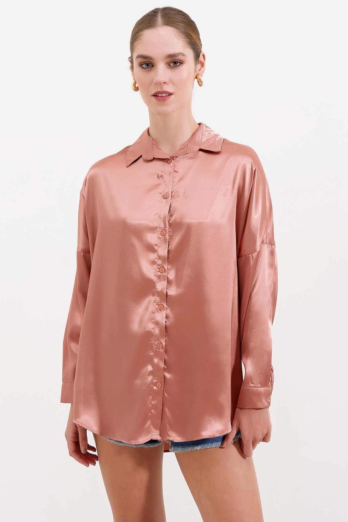 Image of 3985 Oversize Satin Shirt - Camel