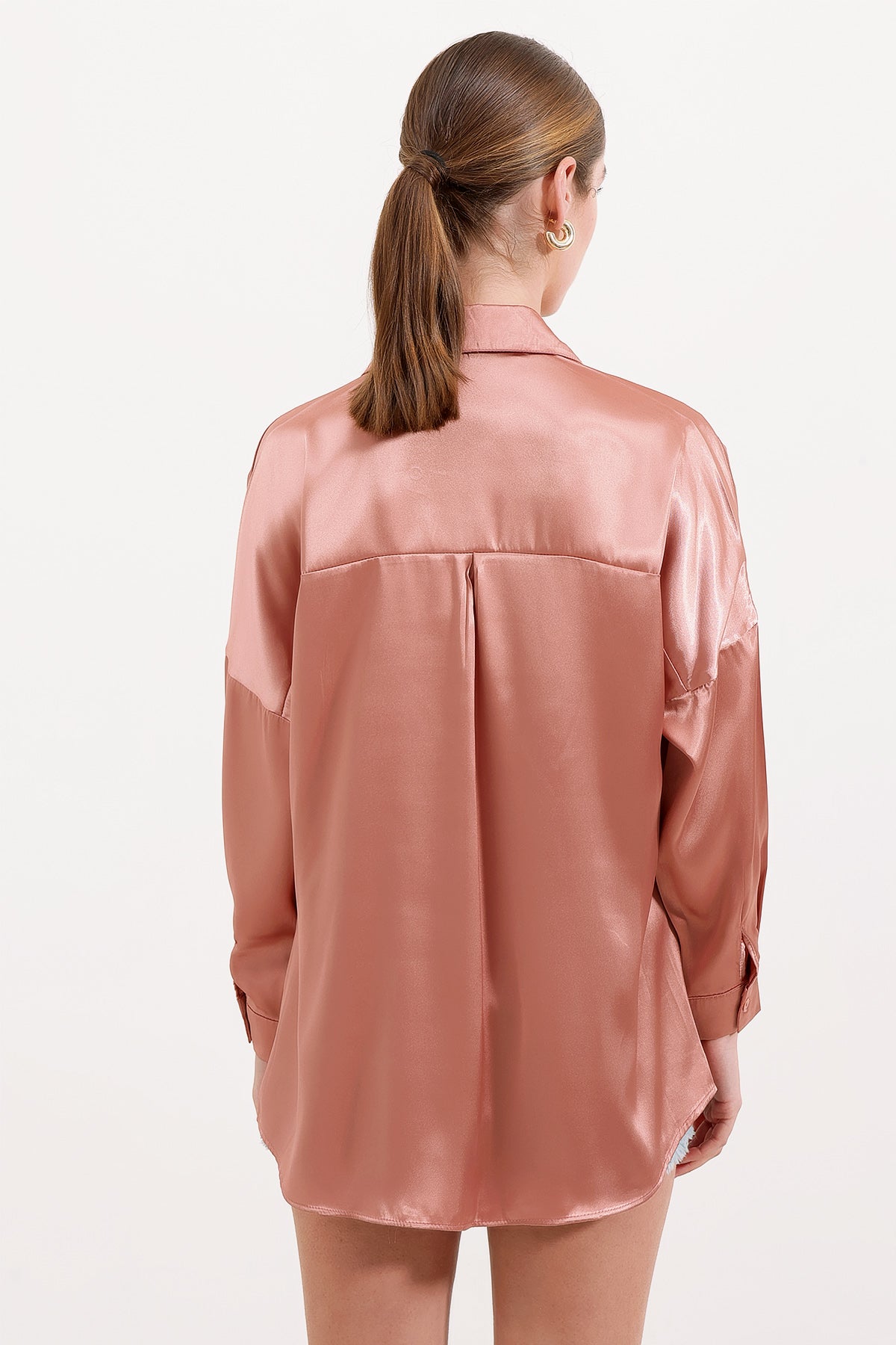 Image of 3985 Oversize Satin Shirt - Camel