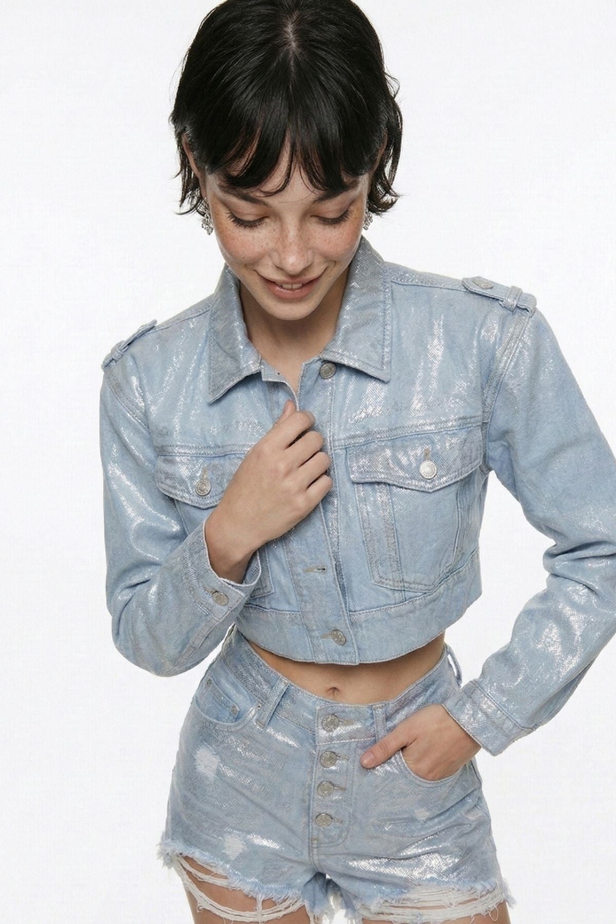 Image of Özel Yapım Parlak Kaplamalı Glossy Jean Şort Mavi