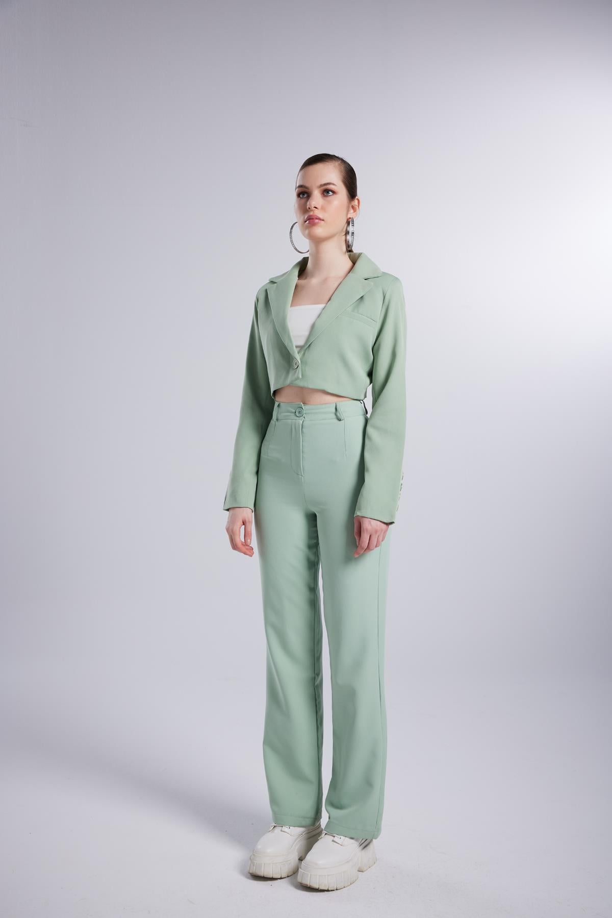 Image of Vatkalı Atlas Kumaş Crop Model Panky Ceket Yeşil