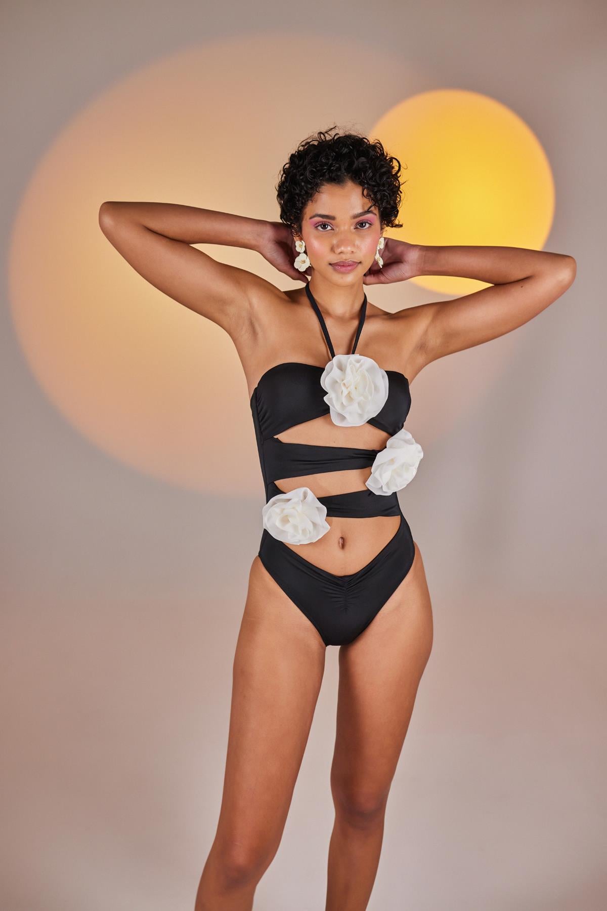 Image of Çıkarılabilir Çiçek Detaylı Cutout Kesim Premium Swagger Mayo Siyah
