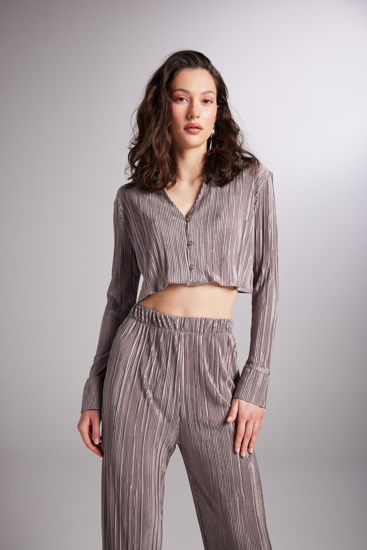 Image of Crop Model Düğme Kapamalı Comfy Crop Gömlek Vizon
