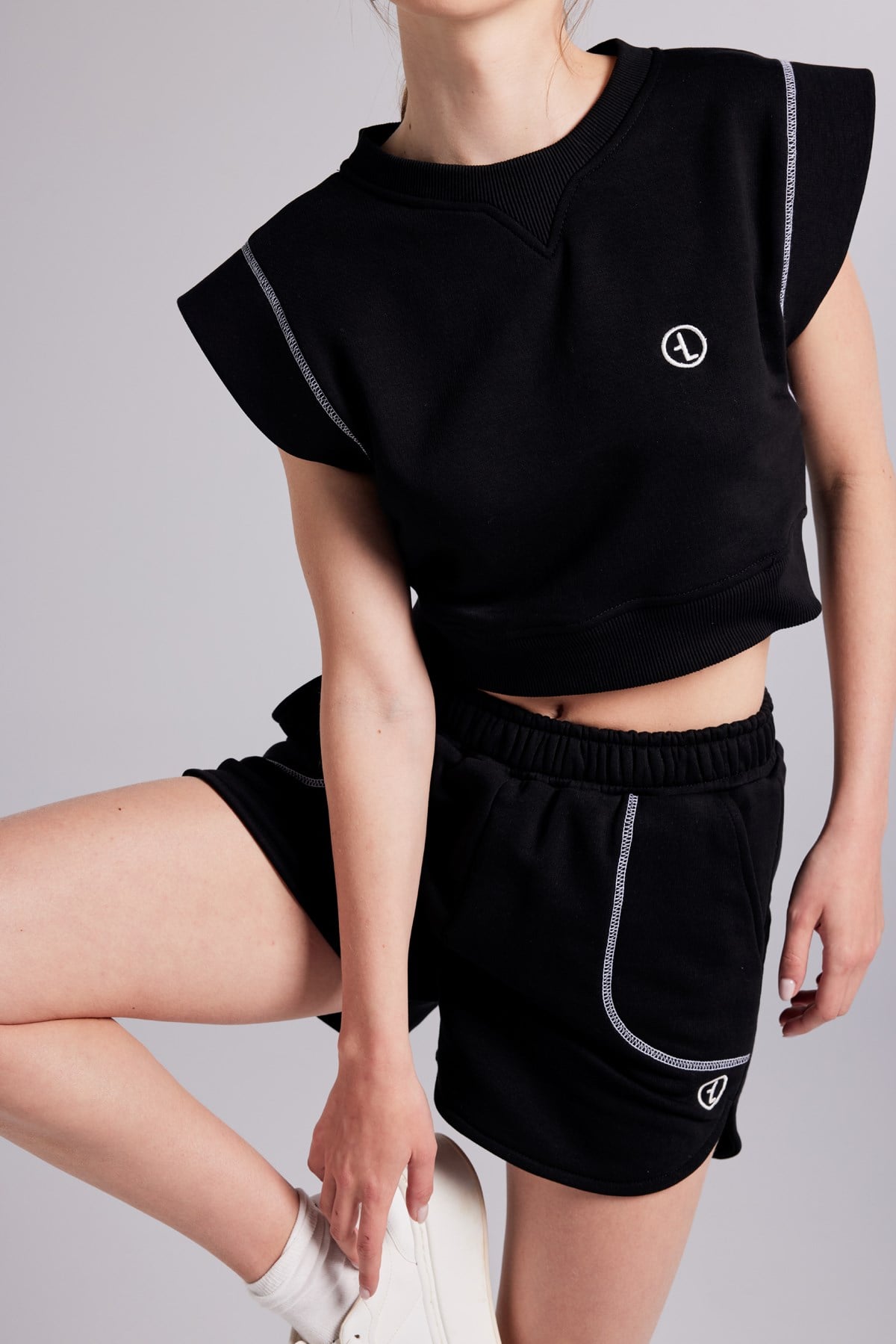 Image of Crop Kesim Kontrast Dikişli Rhode Tshirt Siyah