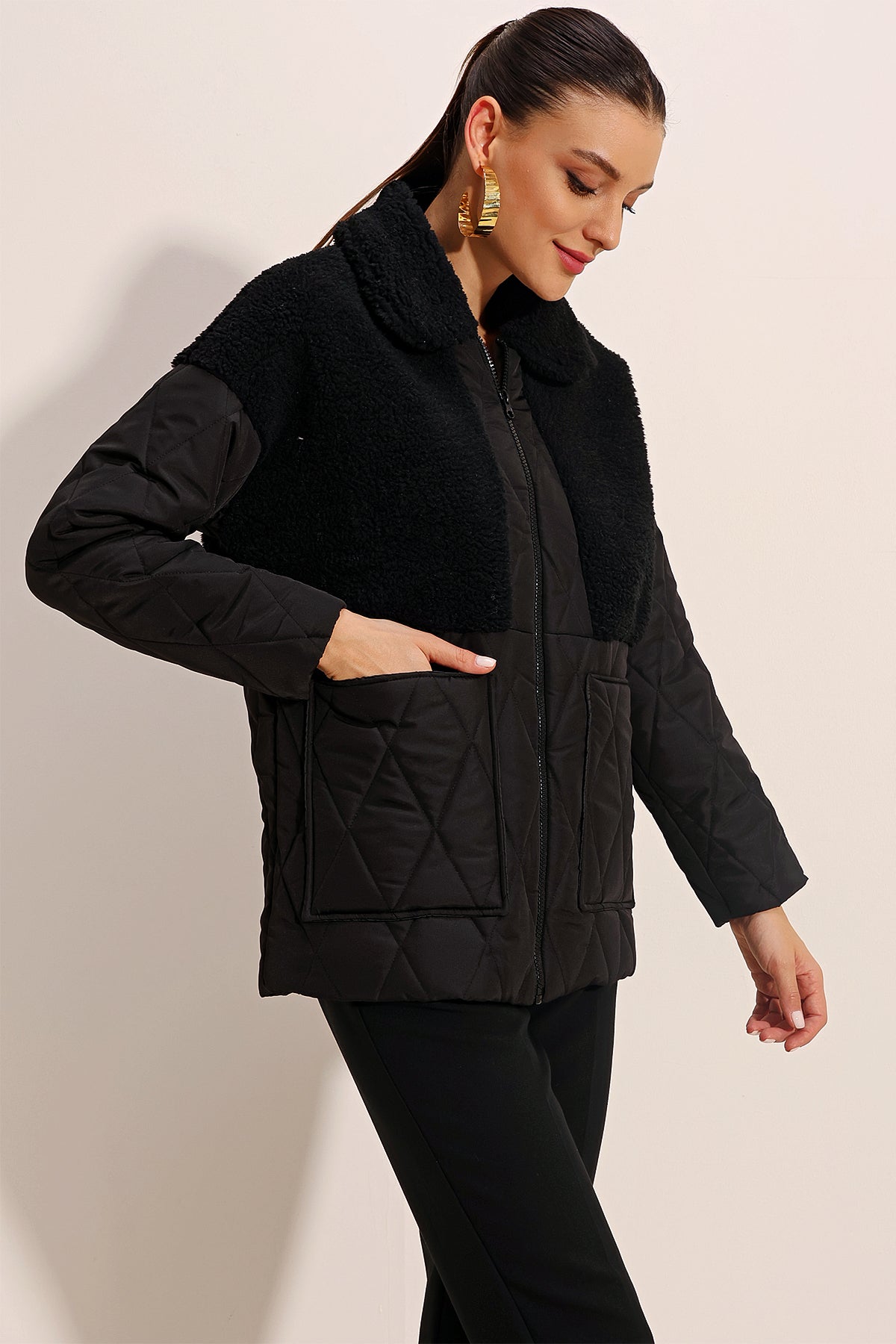 Image of 5182 Plush Detail Oversize Puffer Jacket - Black