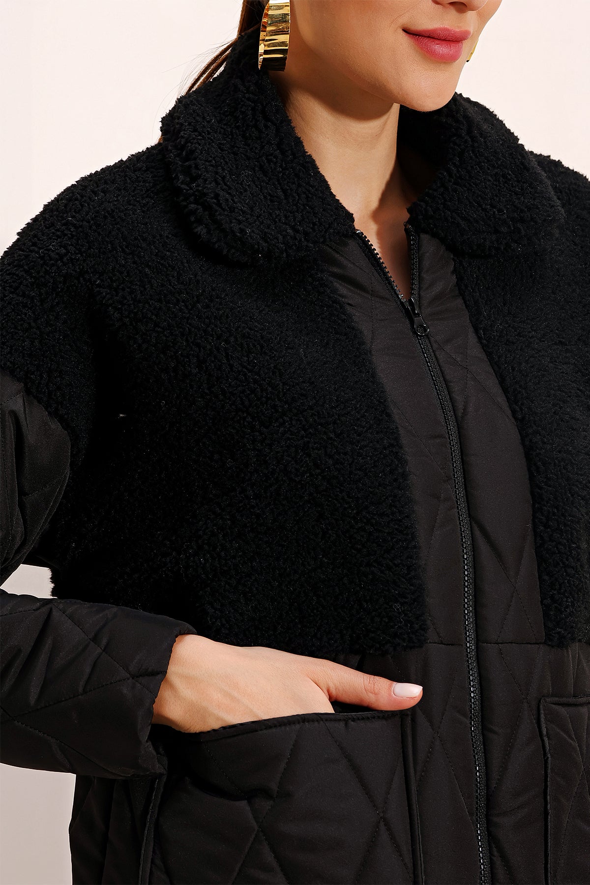 Image of 5182 Plush Detail Oversize Puffer Jacket - Black