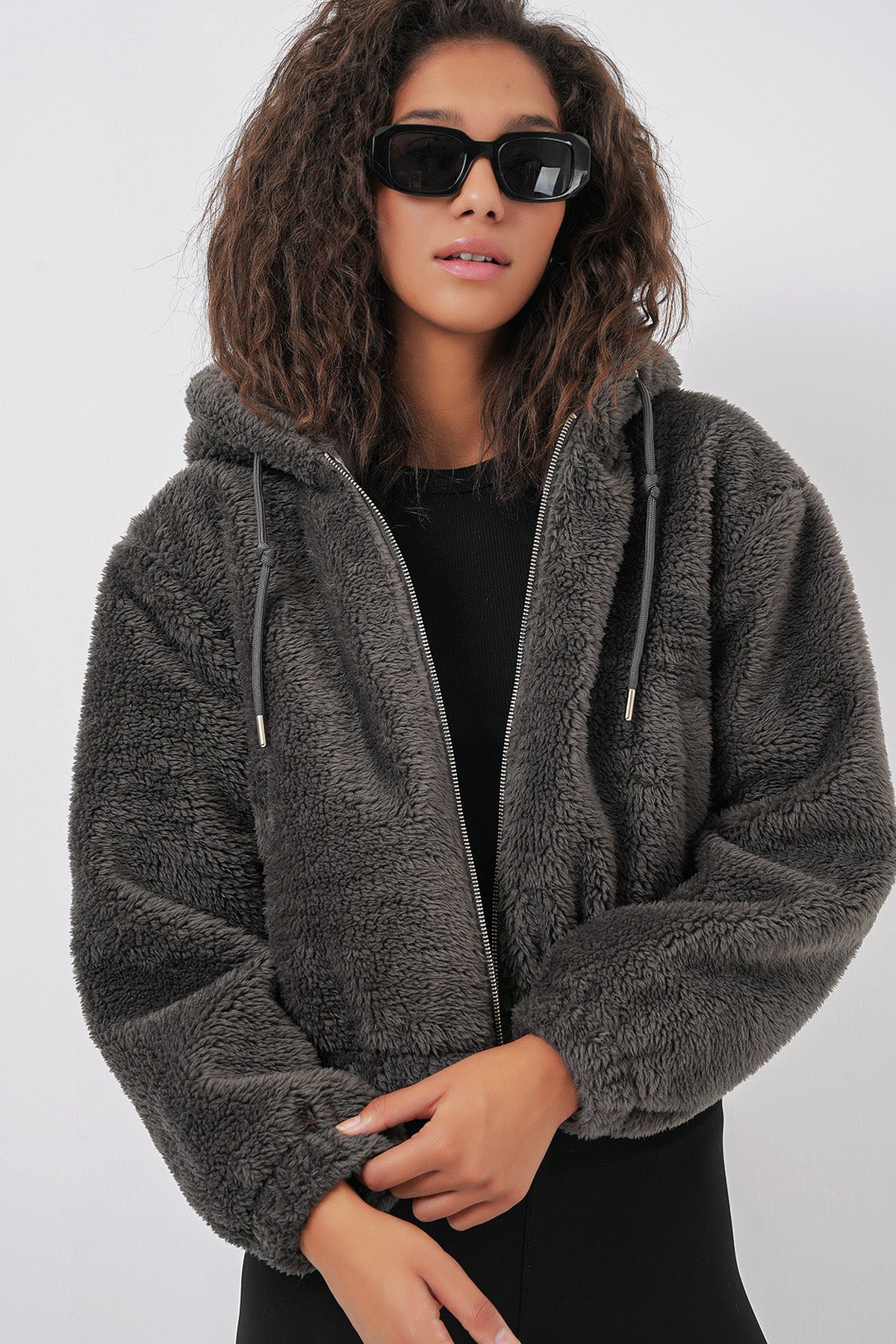 Image of 5193 Kapüşonlu Peluş Crop Ceket - Antrasit